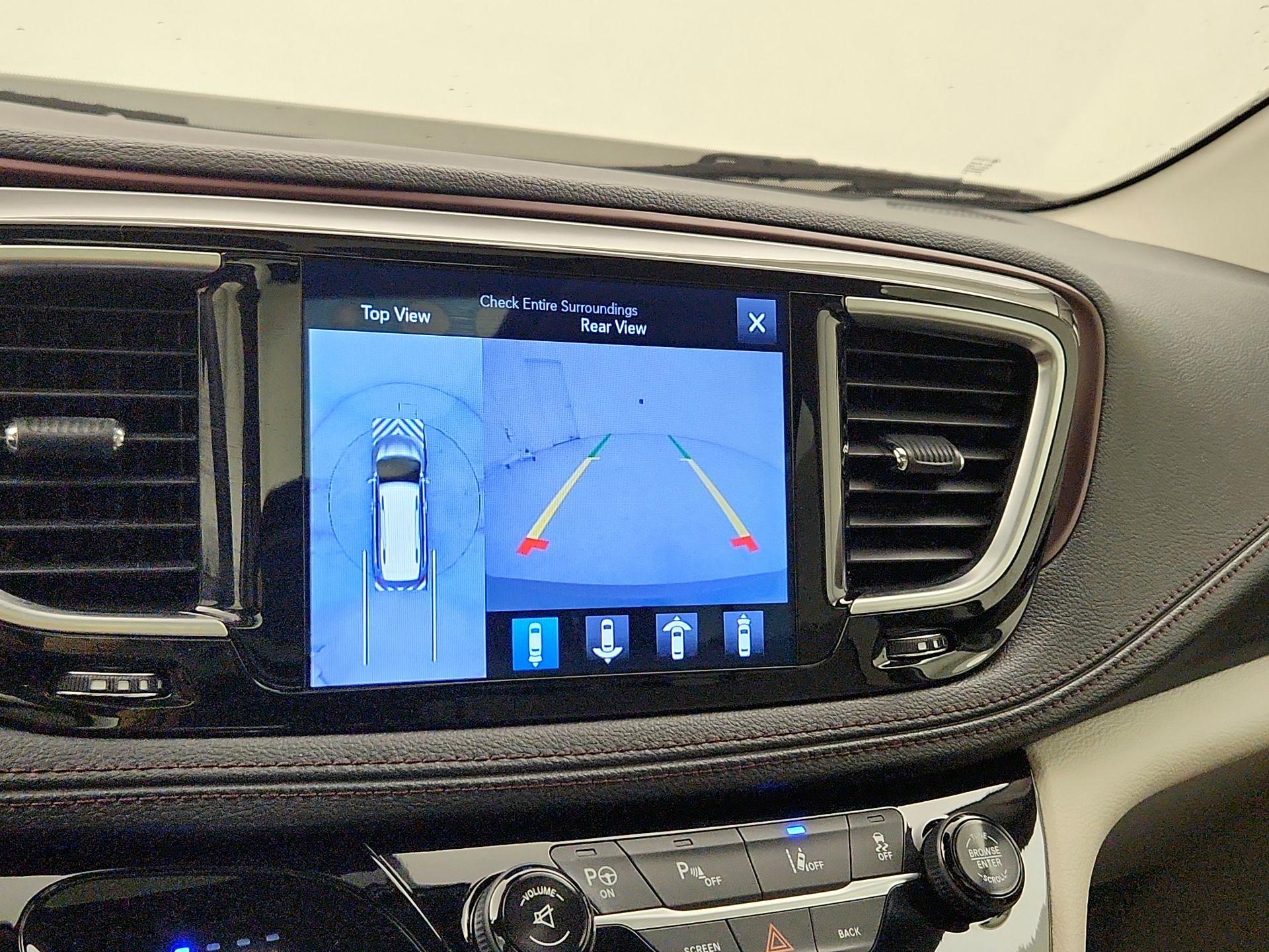 Thumbnail: 2017 Chrysler Pacifica - 14