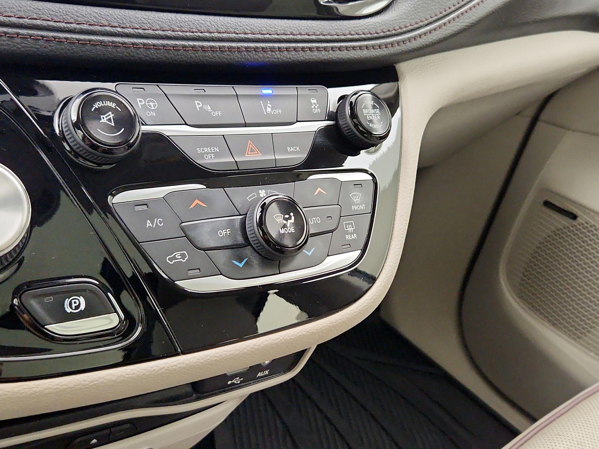 Thumbnail: 2017 Chrysler Pacifica - 16