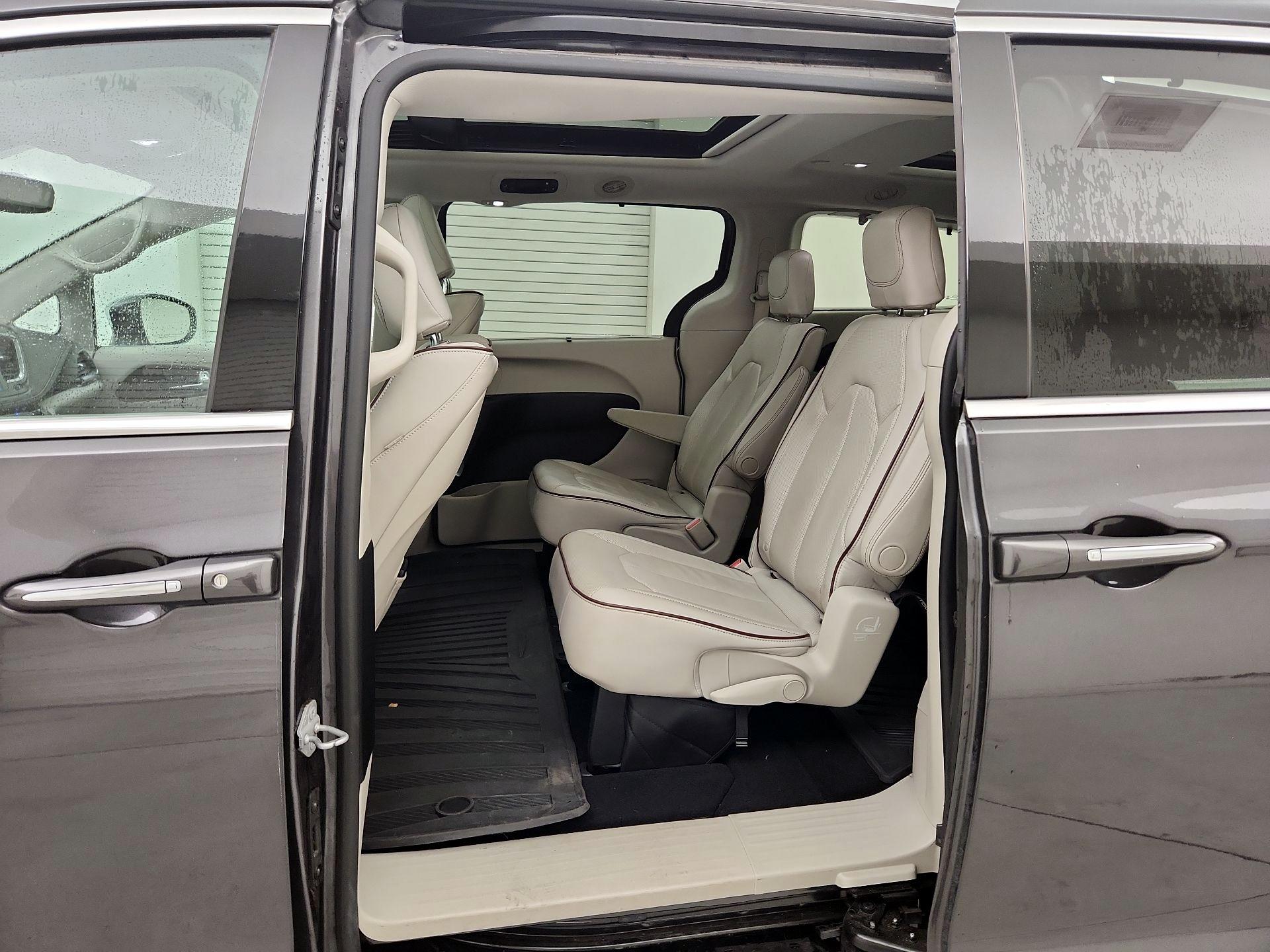 Thumbnail: 2017 Chrysler Pacifica - 20