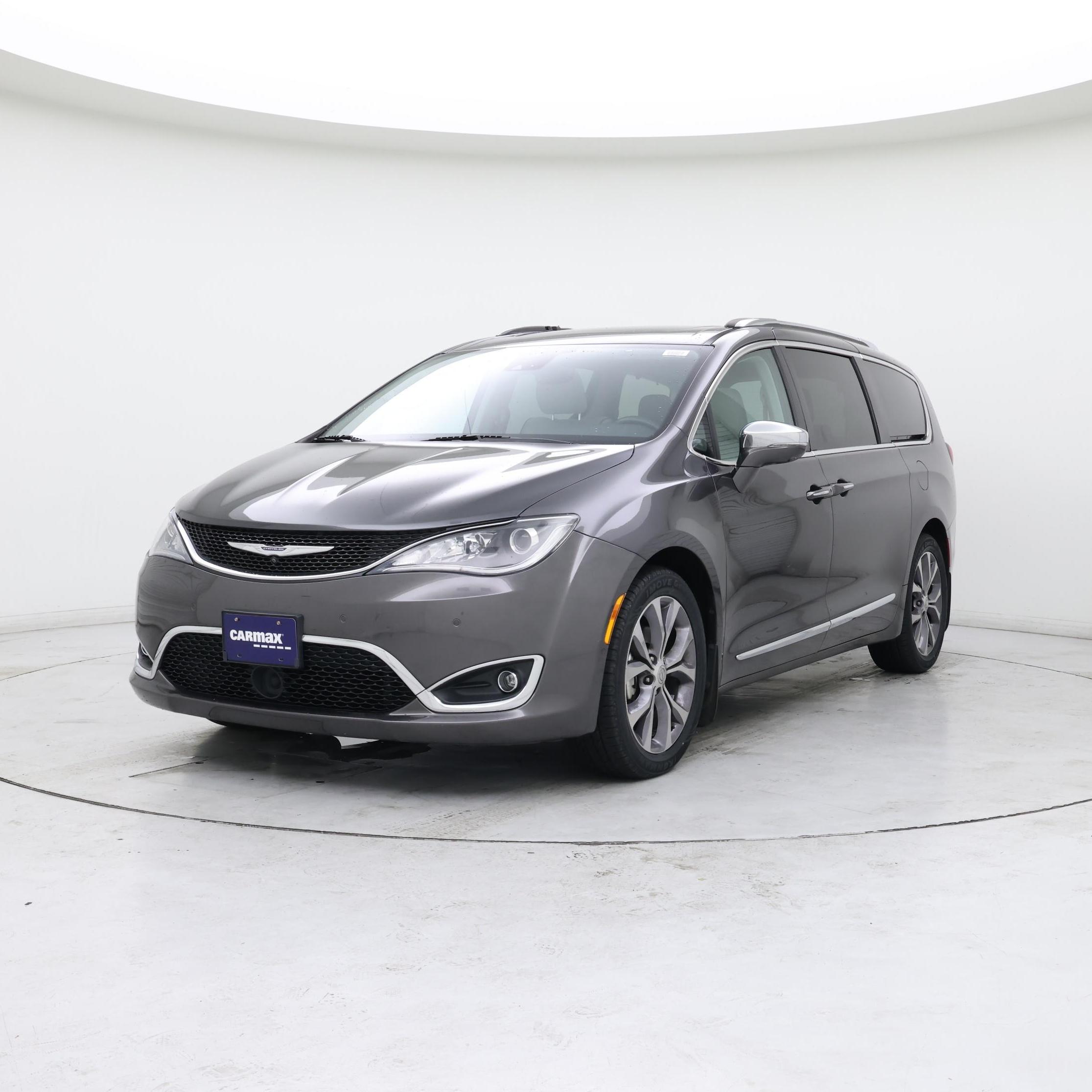 Thumbnail: 2017 Chrysler Pacifica - 4