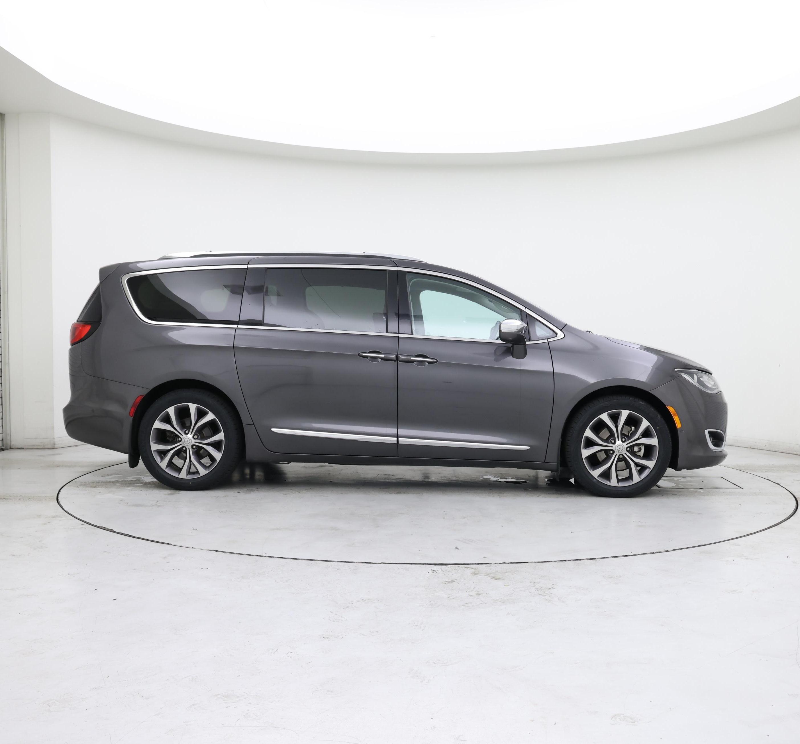 Thumbnail: 2017 Chrysler Pacifica - 7