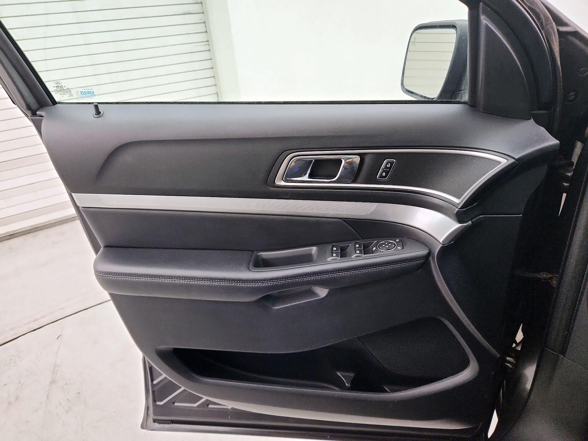Thumbnail: 2016 Ford Explorer - 12
