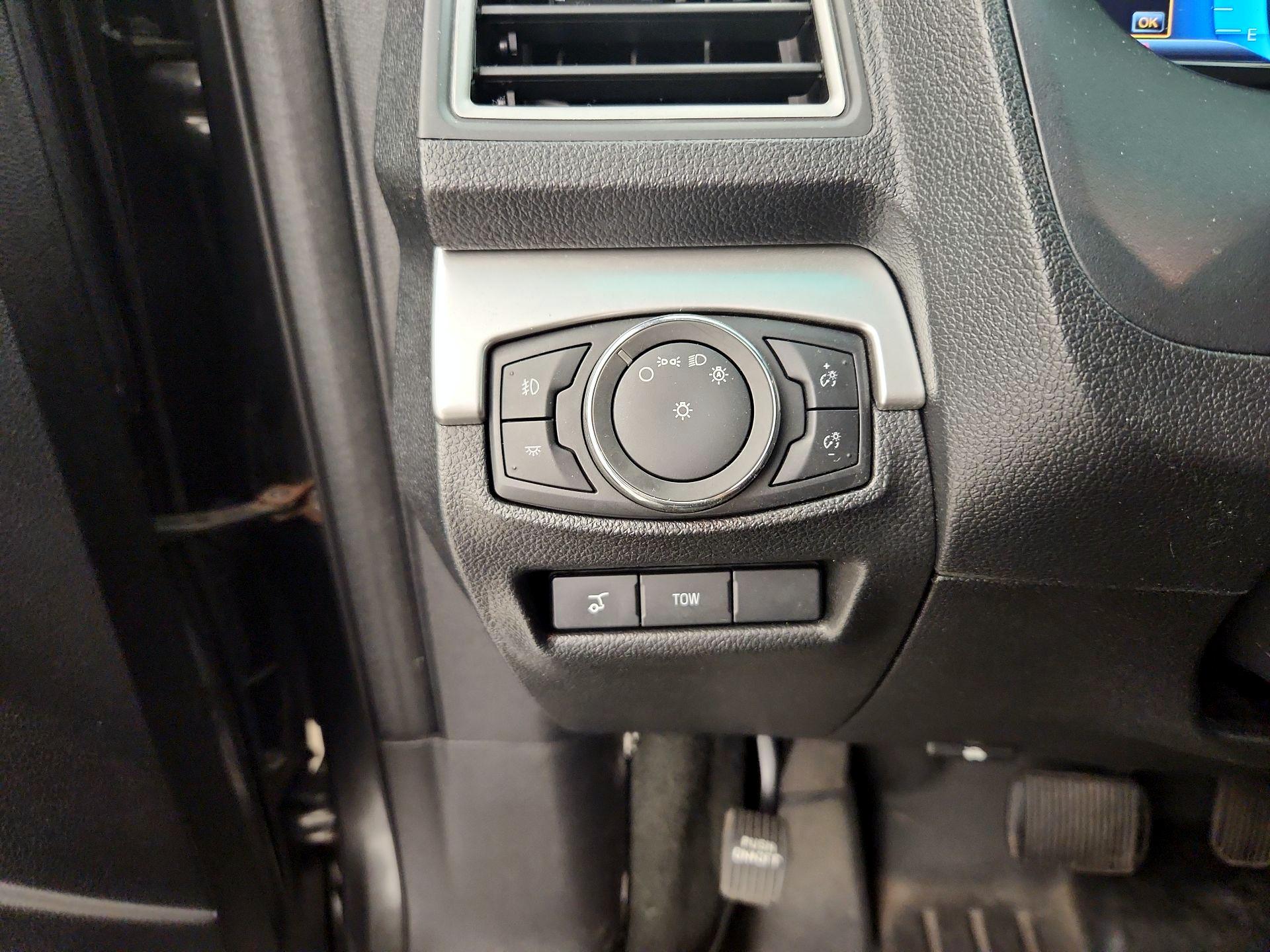 Thumbnail: 2016 Ford Explorer - 13