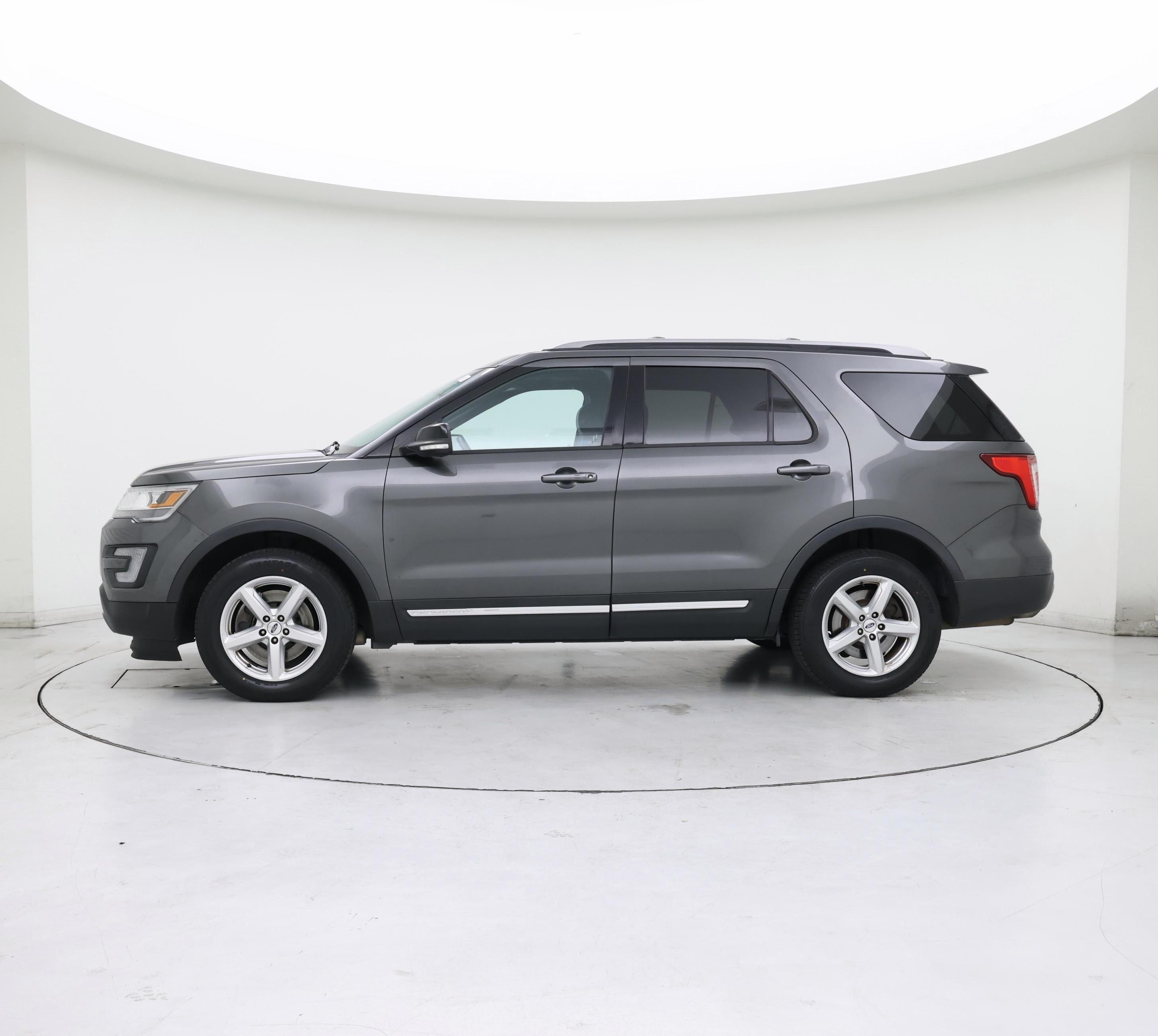 Thumbnail: 2016 Ford Explorer - 3