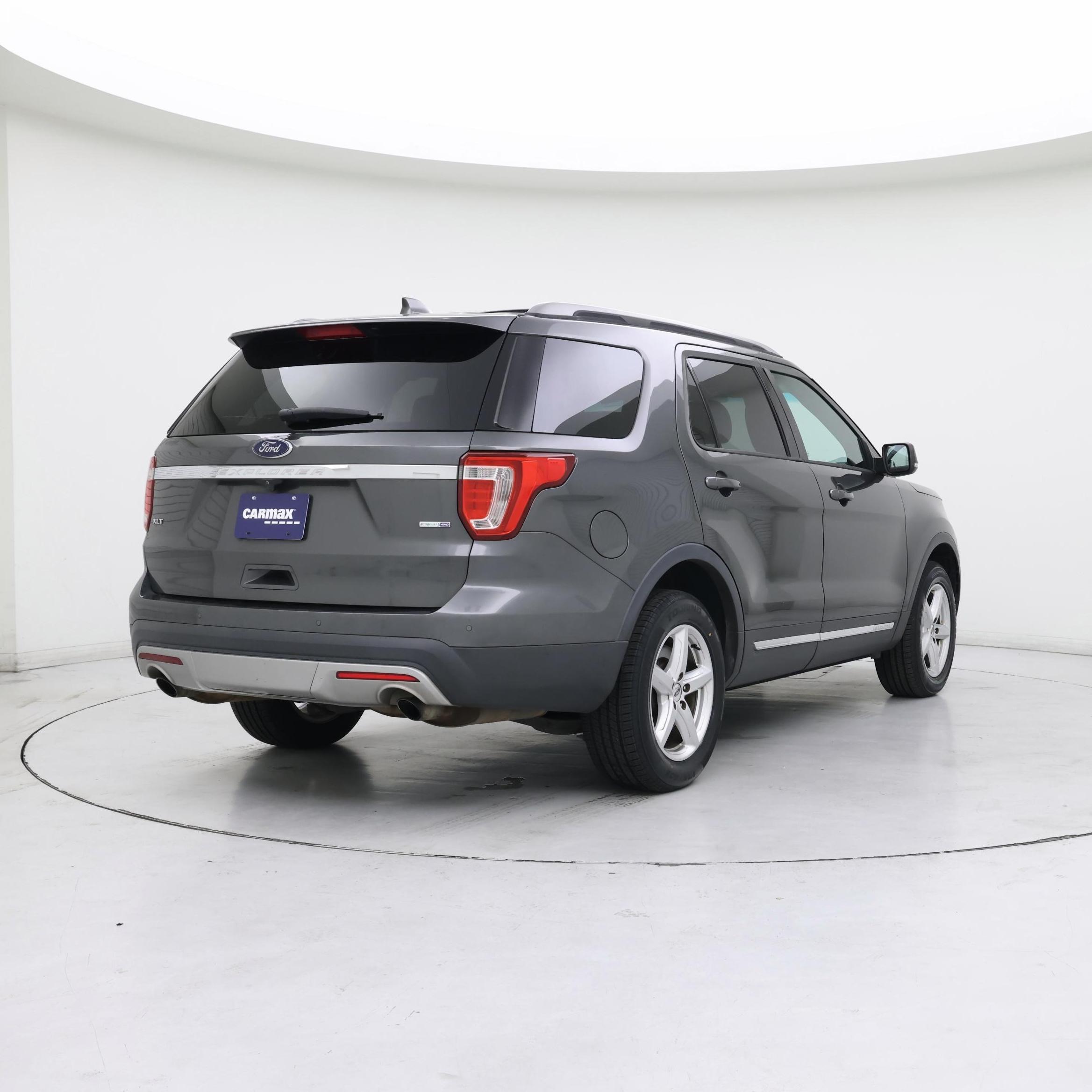 Thumbnail: 2016 Ford Explorer - 8