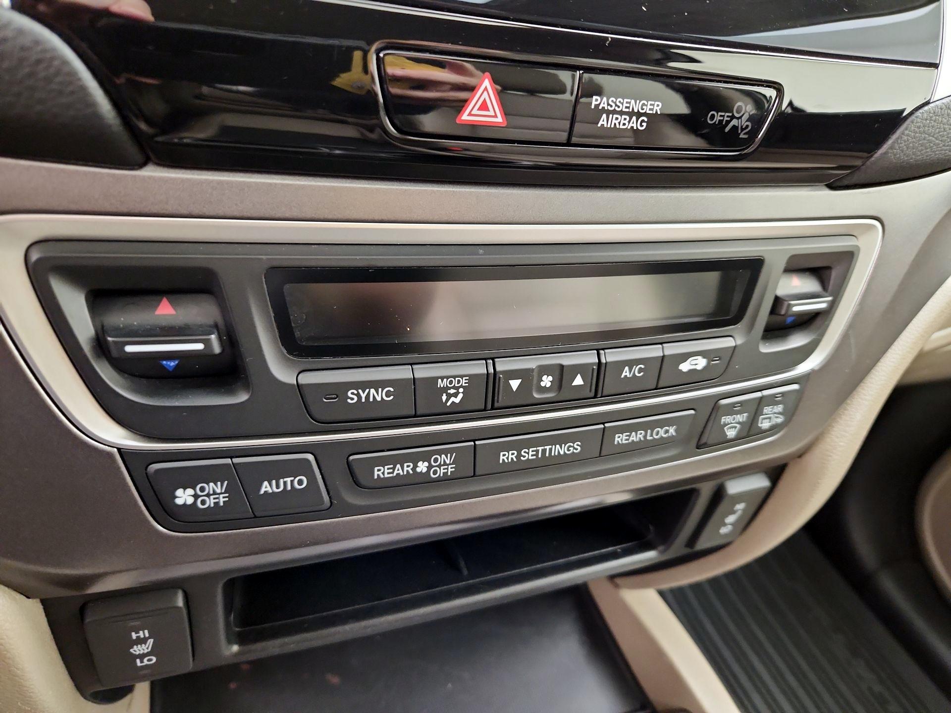 Thumbnail: 2016 Honda Pilot - 16