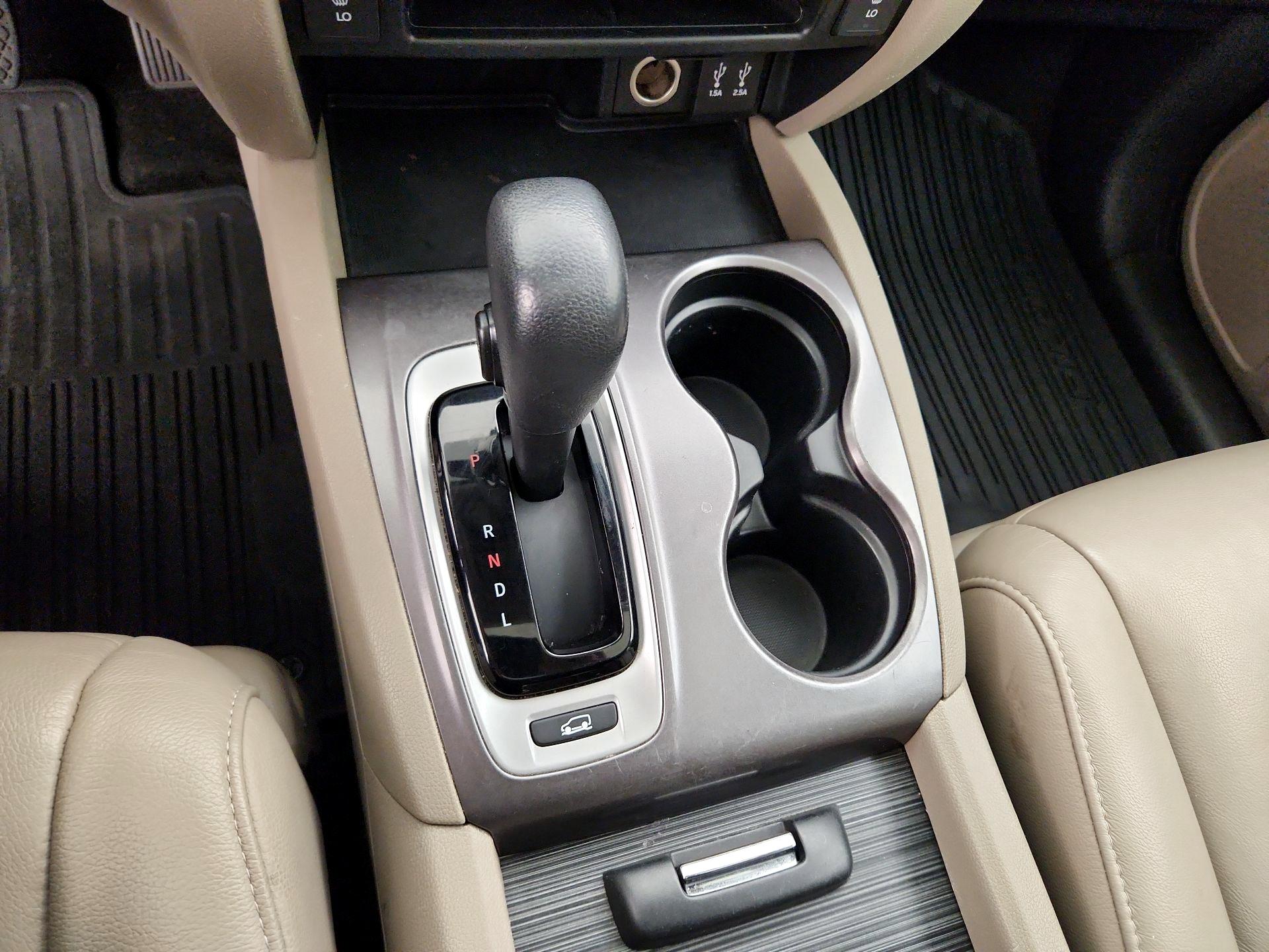 Thumbnail: 2016 Honda Pilot - 17