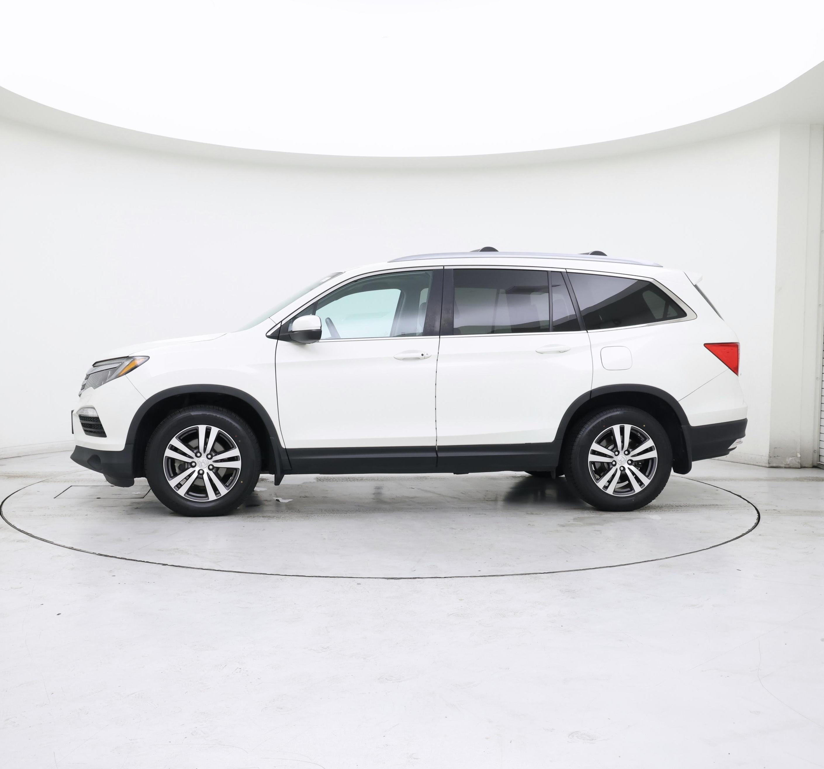 Thumbnail: 2016 Honda Pilot - 3