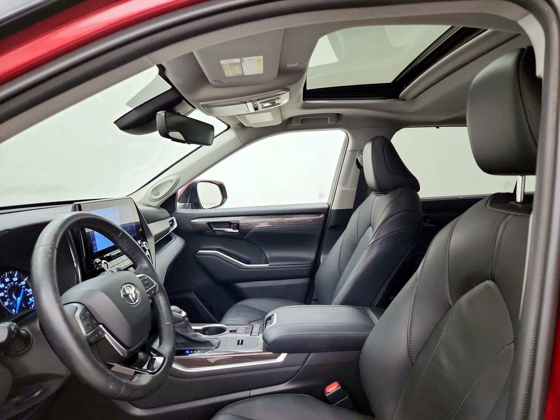 Thumbnail: 2021 Toyota Highlander - 20