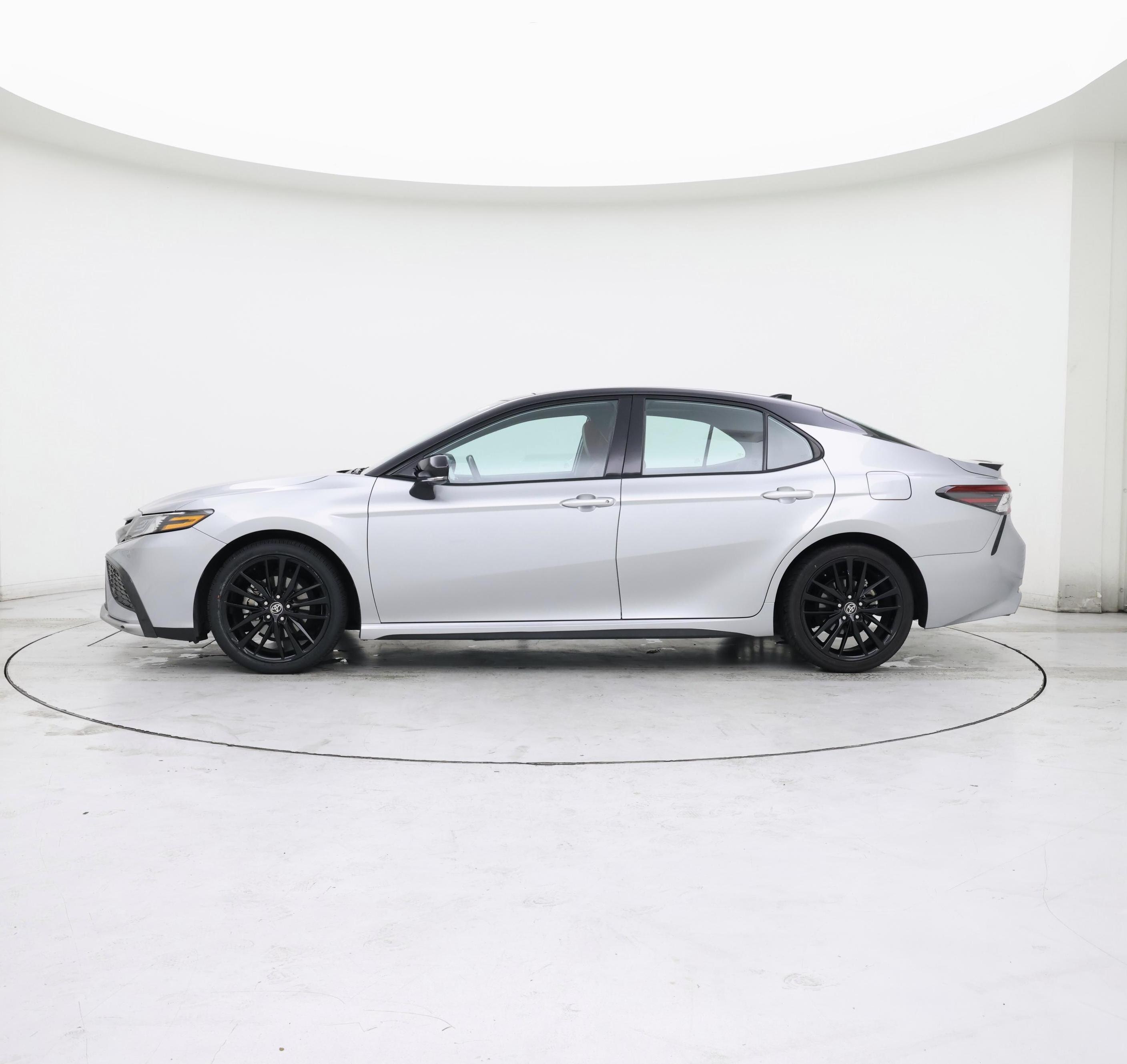 Thumbnail: 2022 Toyota Camry - 3