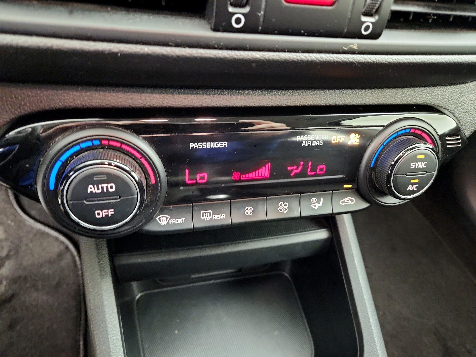 Thumbnail: 2019 Kia Forte - 16