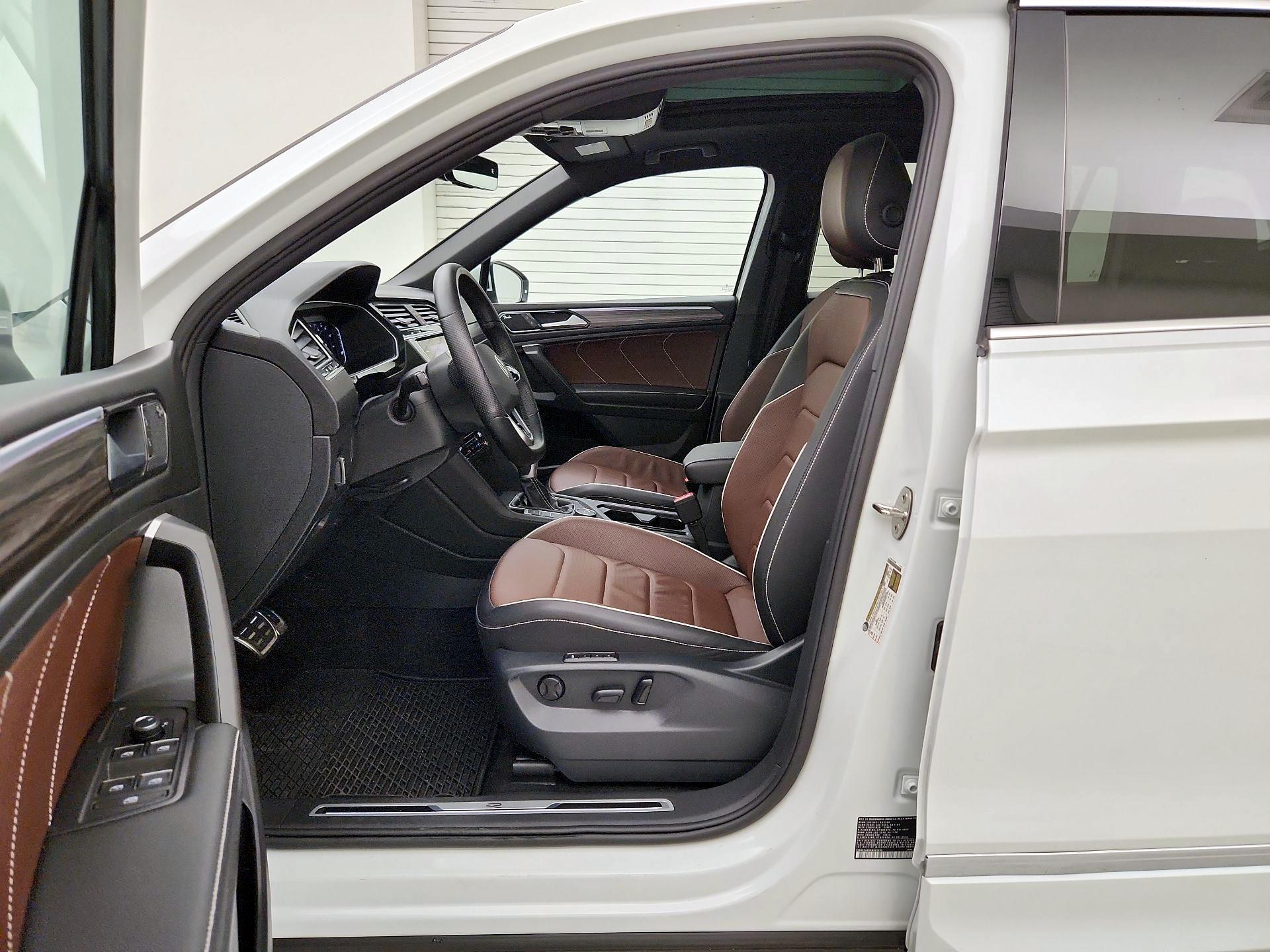 Thumbnail: 2024 Volkswagen Tiguan - 11