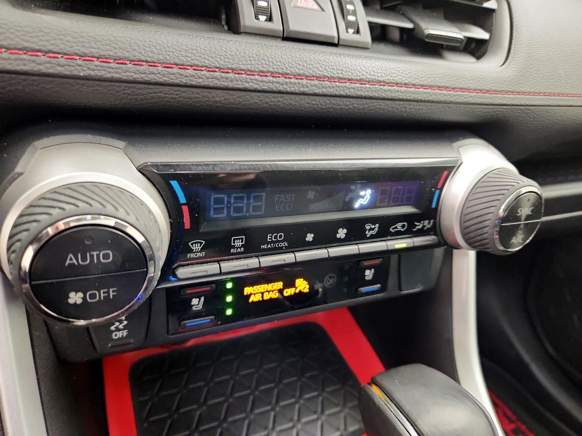 Thumbnail: 2022 Toyota RAV4 - 16