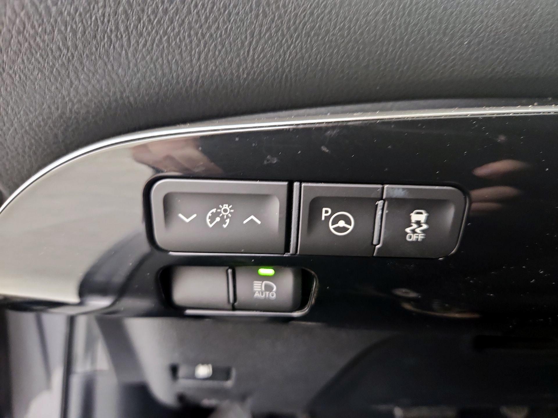 Thumbnail: 2017 Toyota Prius - 13