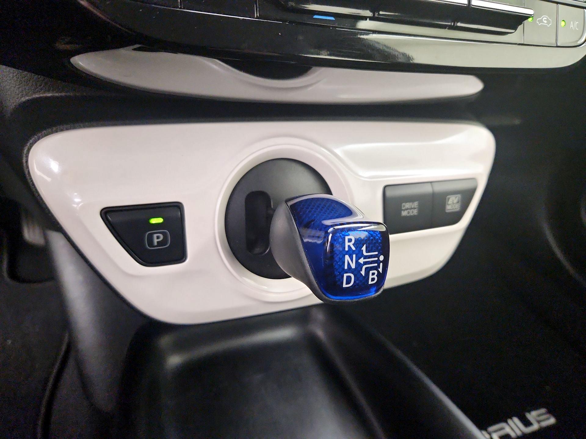 Thumbnail: 2017 Toyota Prius - 17
