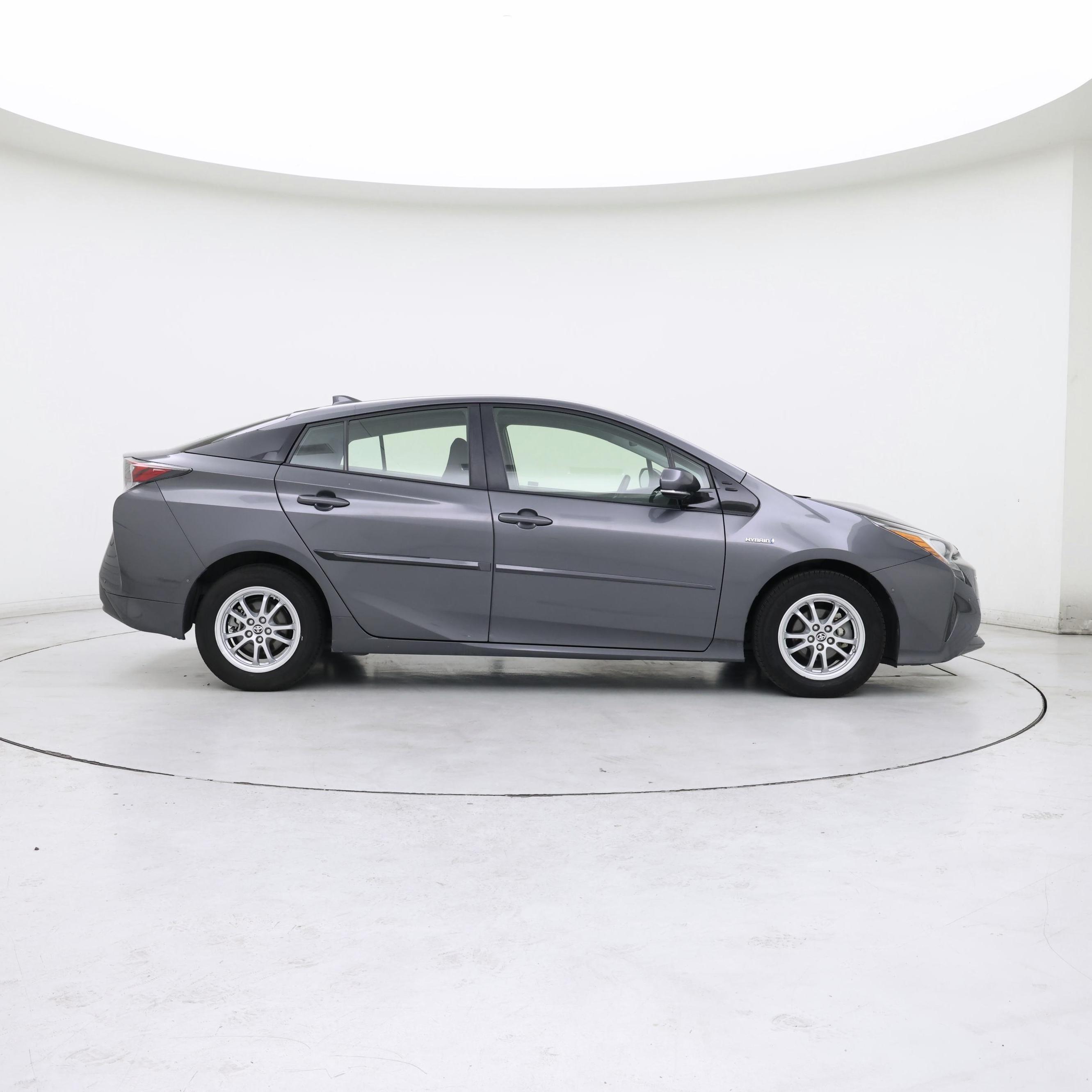 Thumbnail: 2017 Toyota Prius - 7