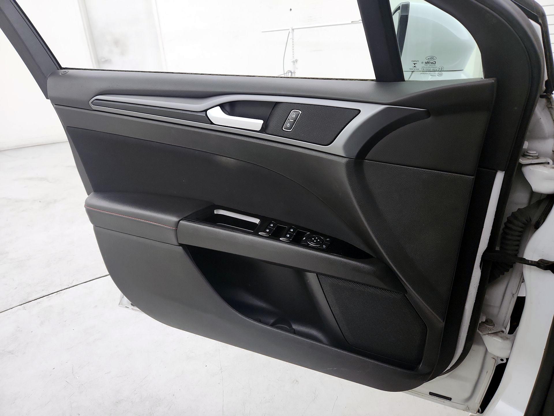 Thumbnail: 2016 Ford Fusion - 12