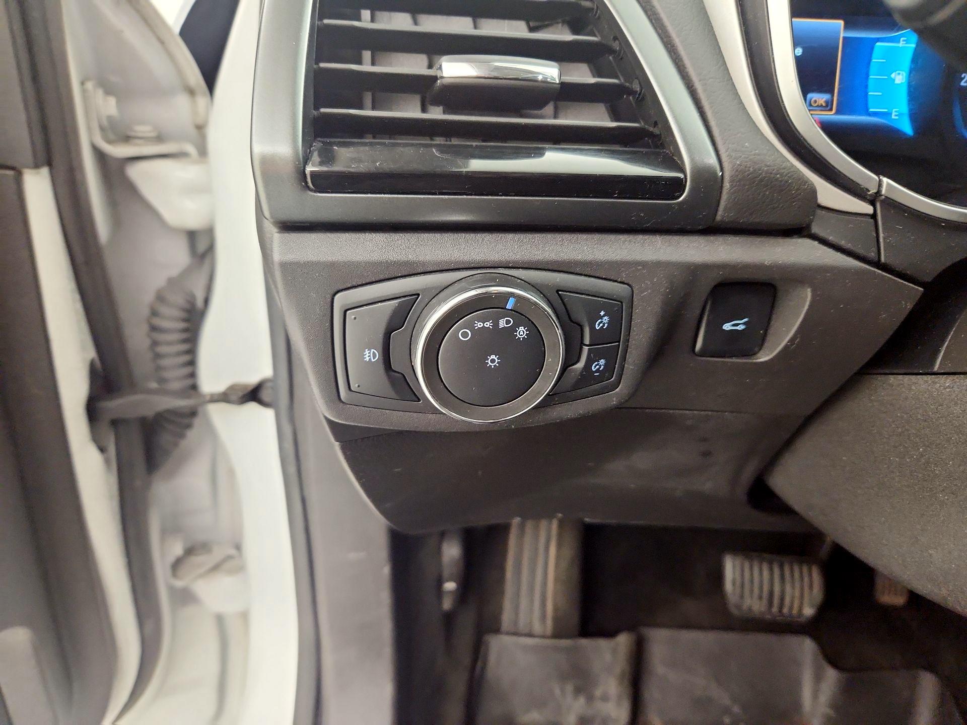 Thumbnail: 2016 Ford Fusion - 13