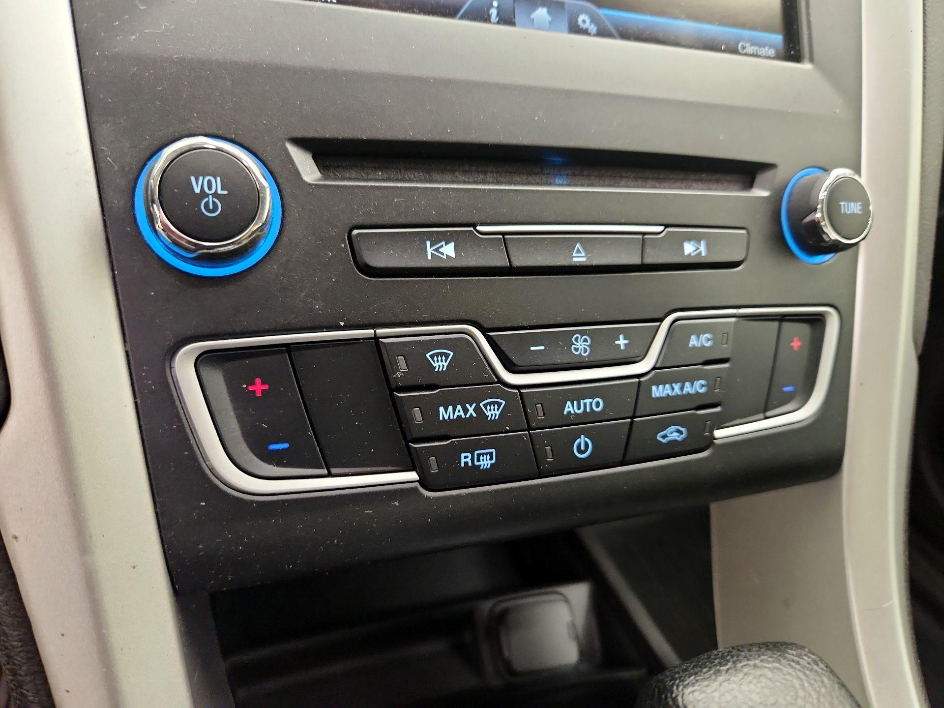 Thumbnail: 2016 Ford Fusion - 17