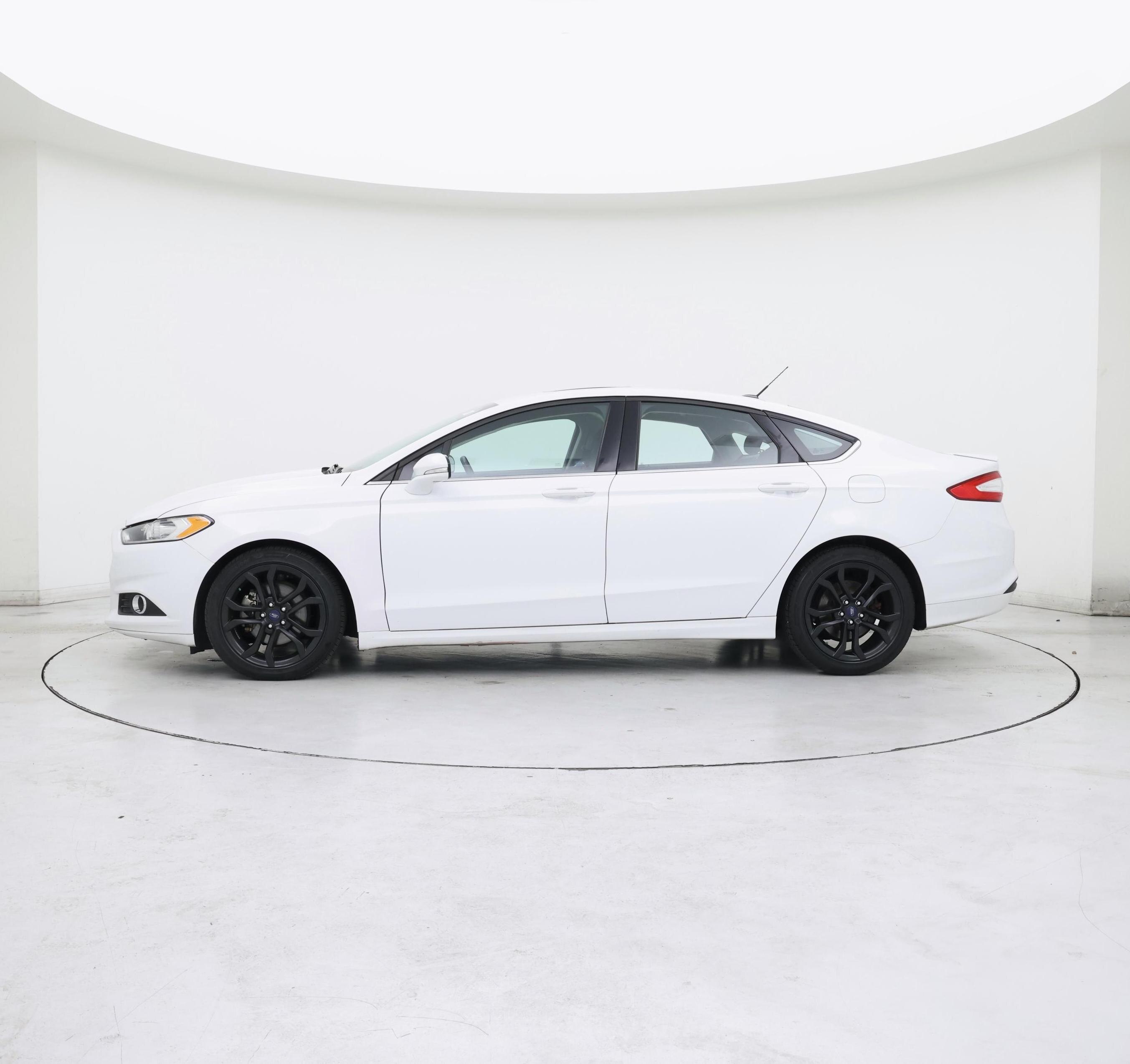 Thumbnail: 2016 Ford Fusion - 3