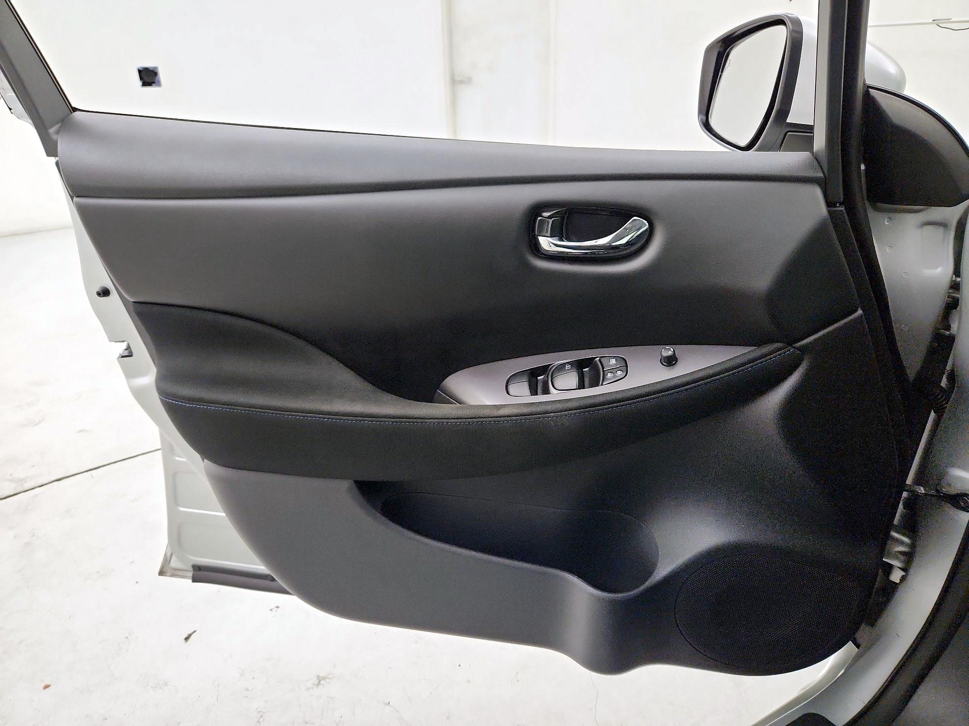 Thumbnail: 2023 Nissan Leaf - 12