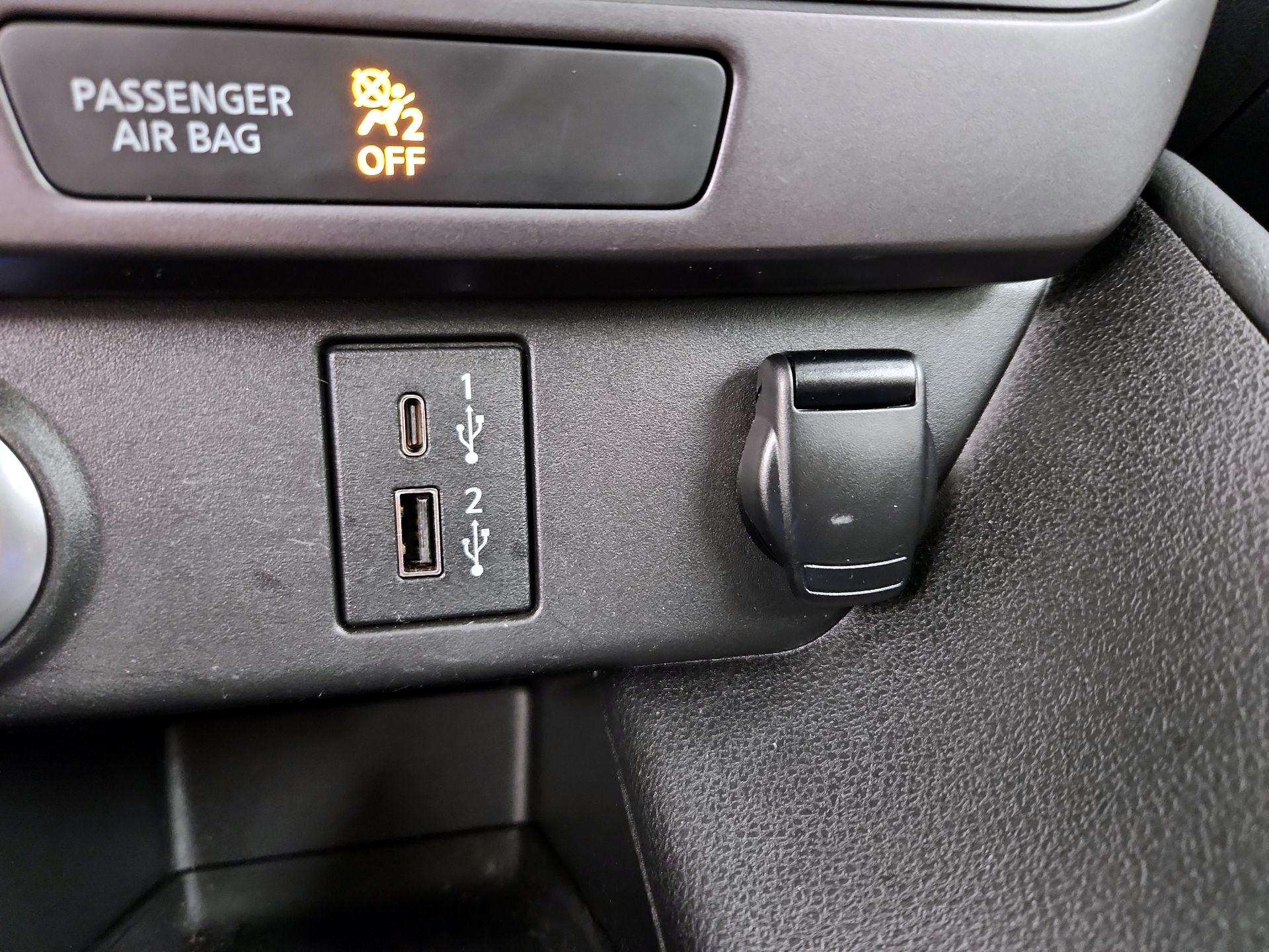 Thumbnail: 2023 Nissan Leaf - 18