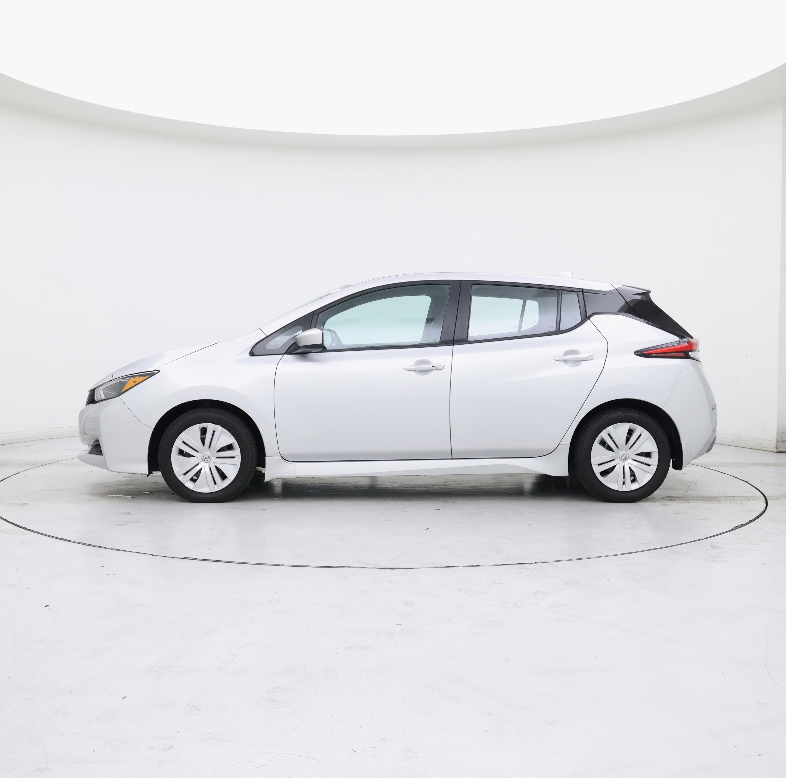 Thumbnail: 2023 Nissan Leaf - 3