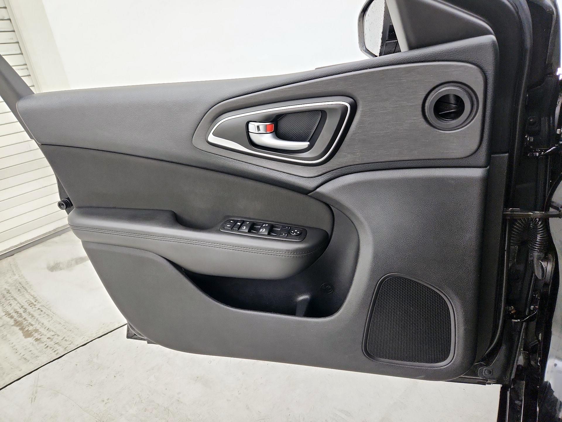 Thumbnail: 2016 Chrysler 200 - 12