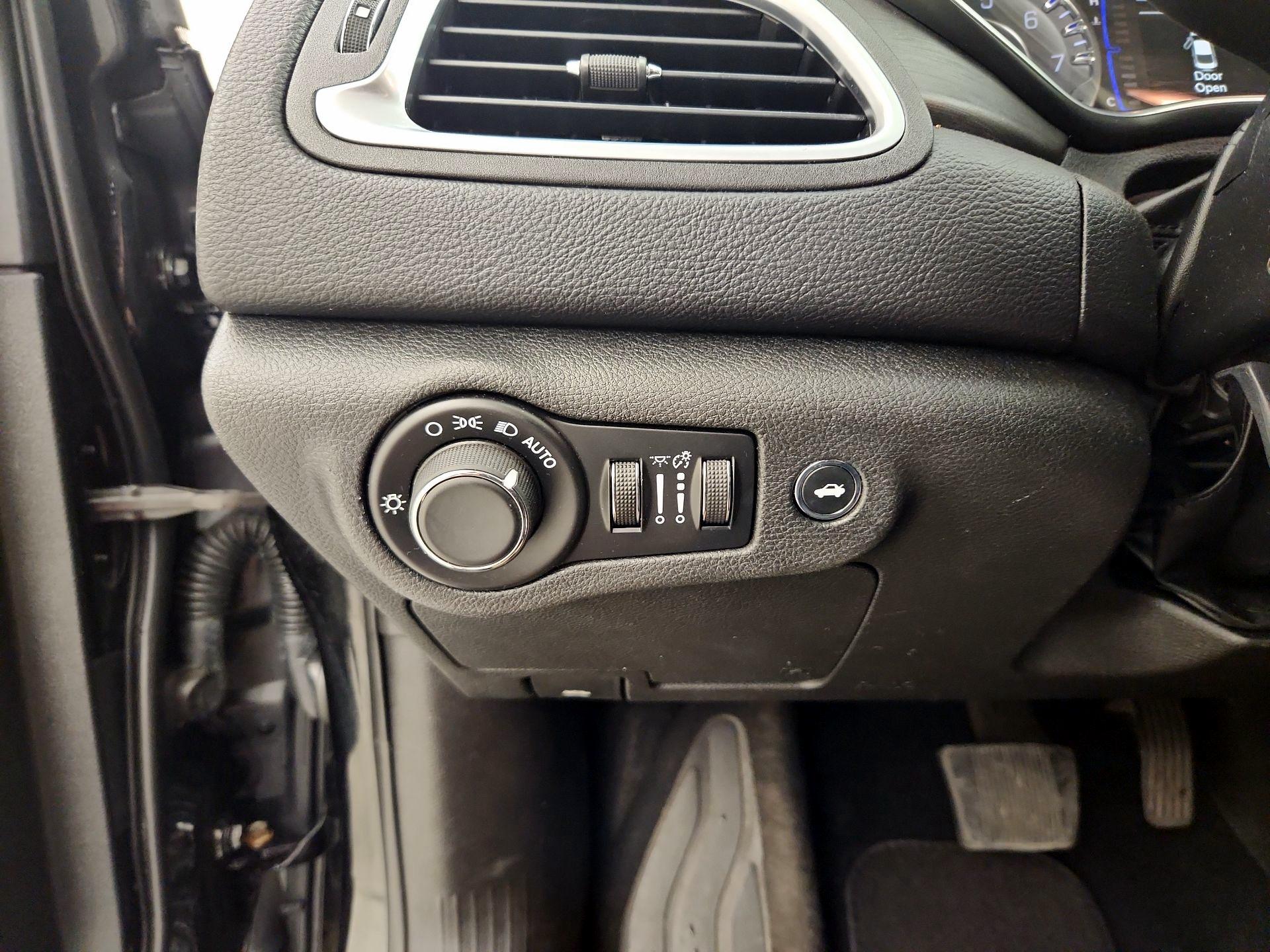 Thumbnail: 2016 Chrysler 200 - 13