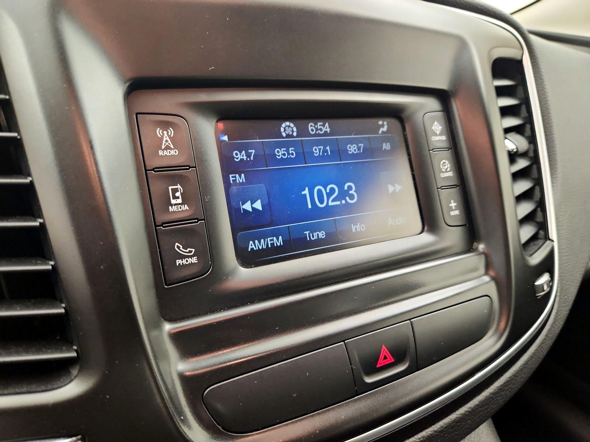 Thumbnail: 2016 Chrysler 200 - 15