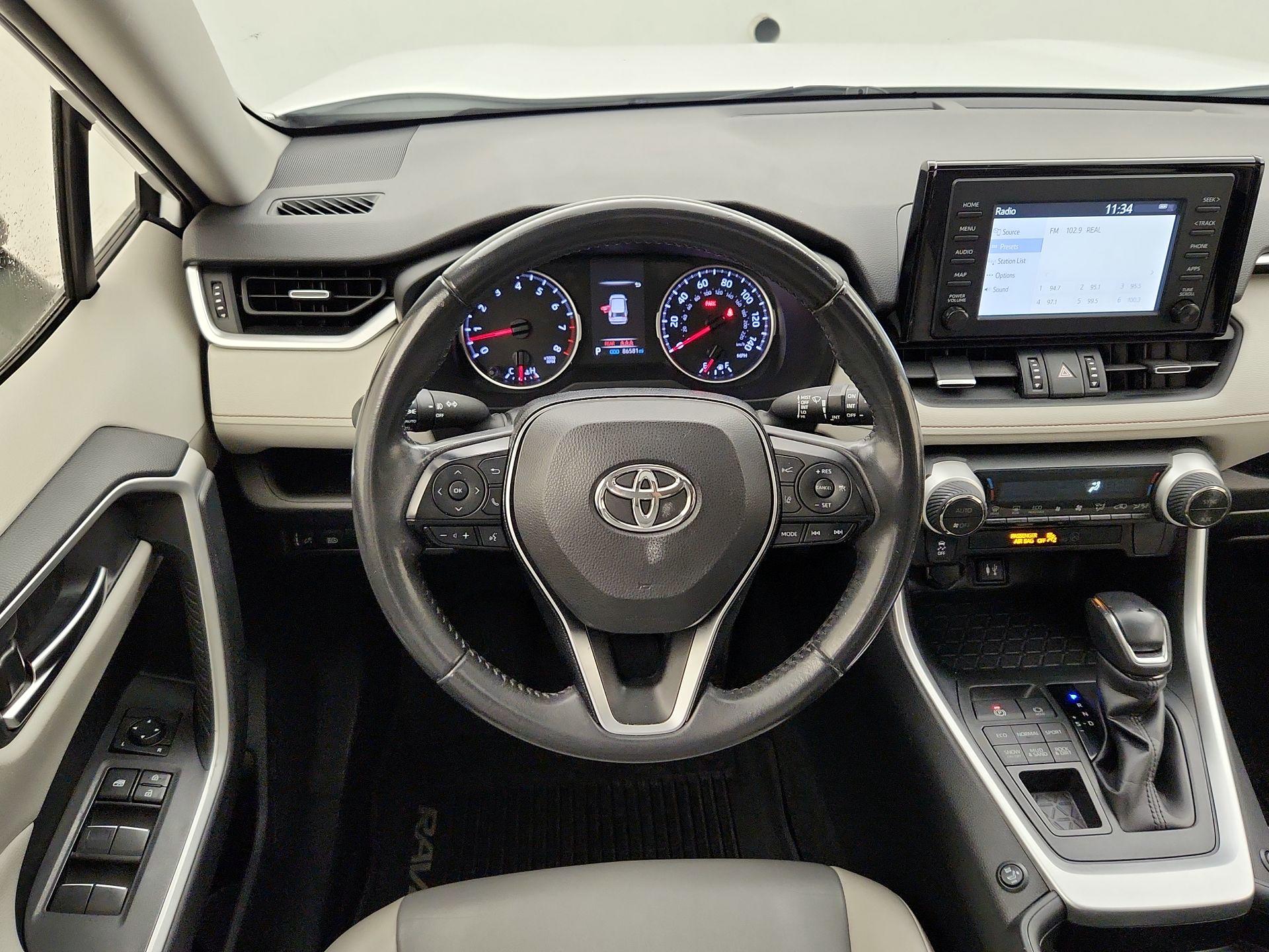 Thumbnail: 2019 Toyota RAV4 - 10