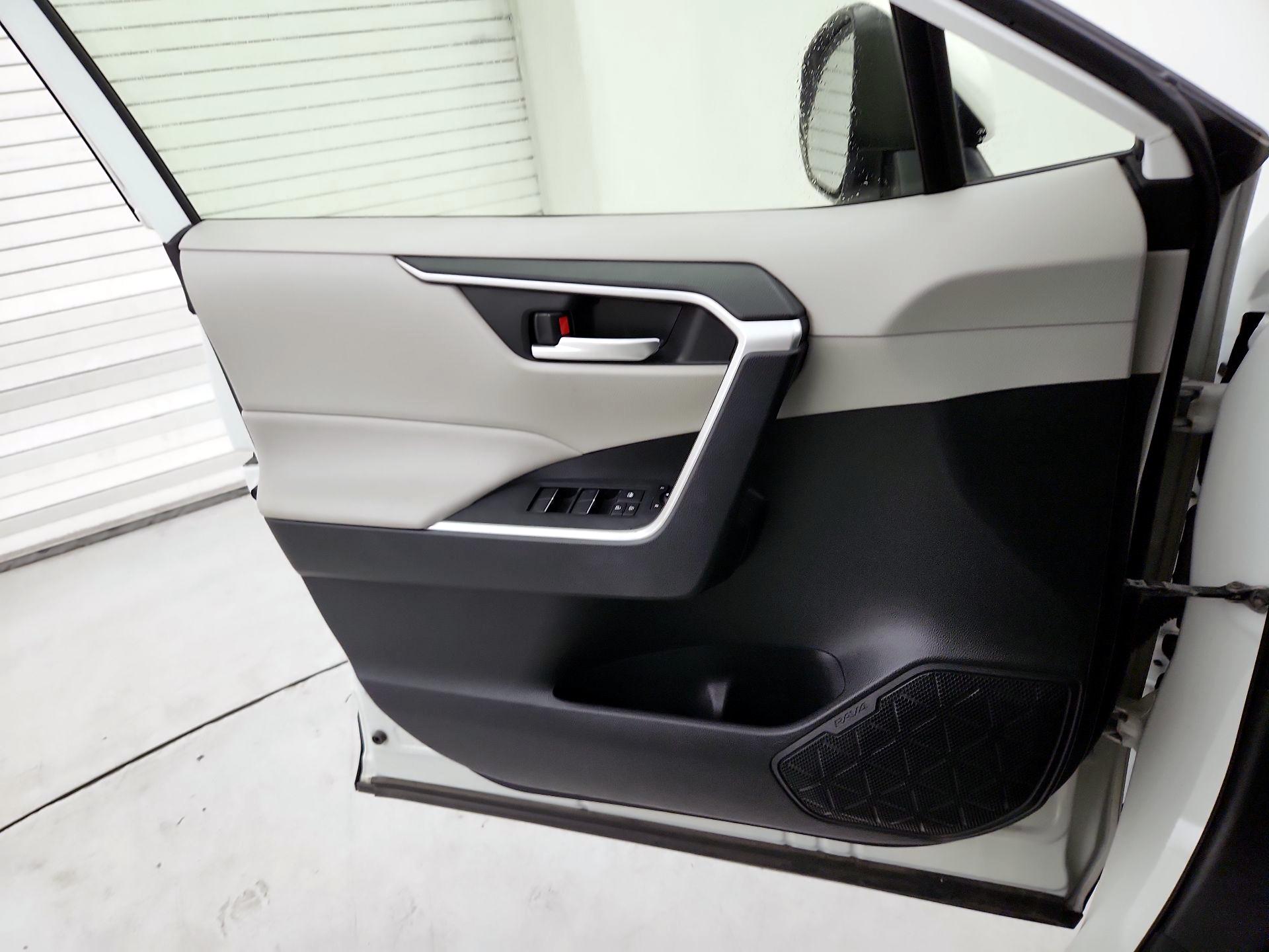 Thumbnail: 2019 Toyota RAV4 - 12