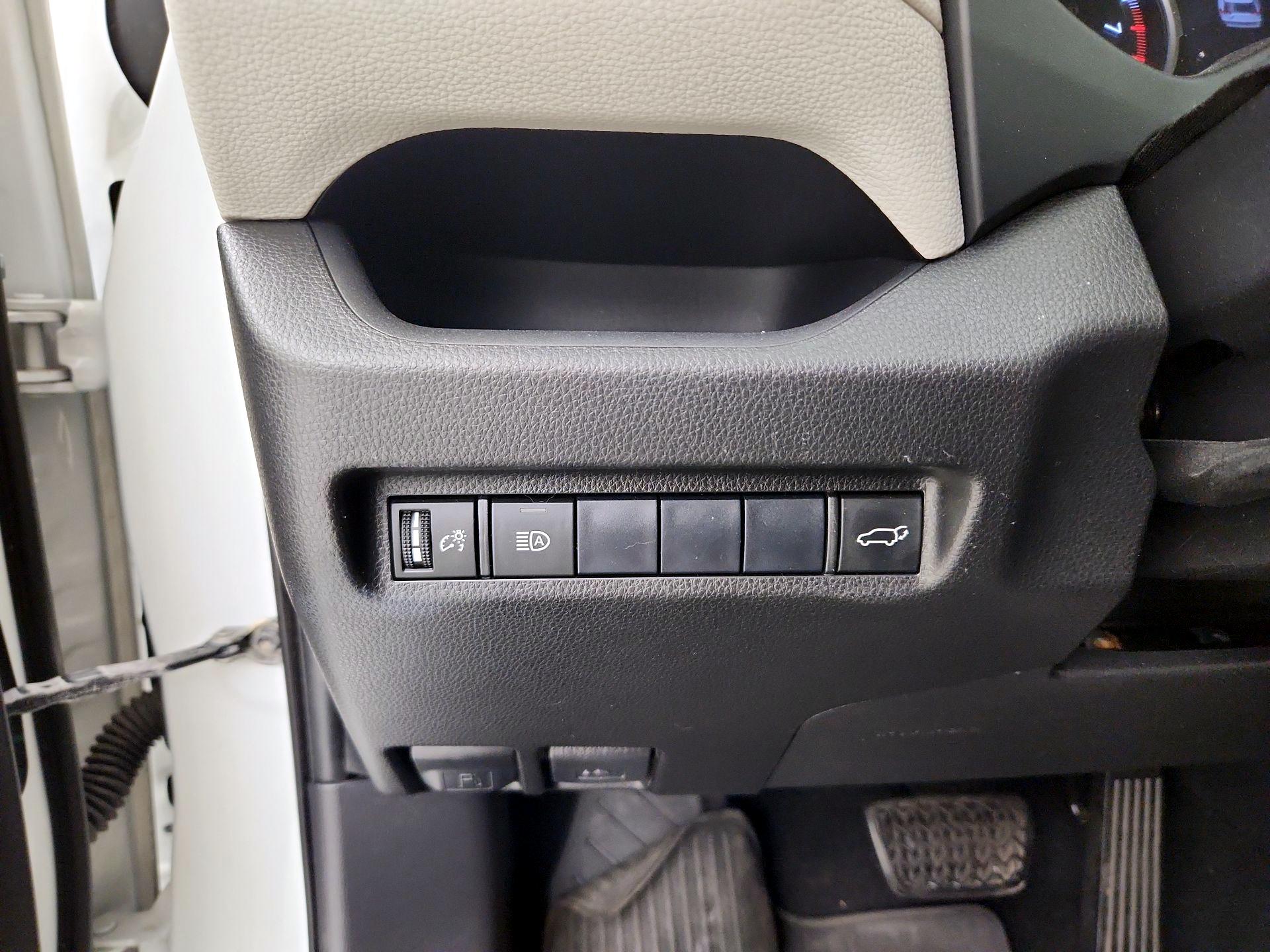 Thumbnail: 2019 Toyota RAV4 - 13