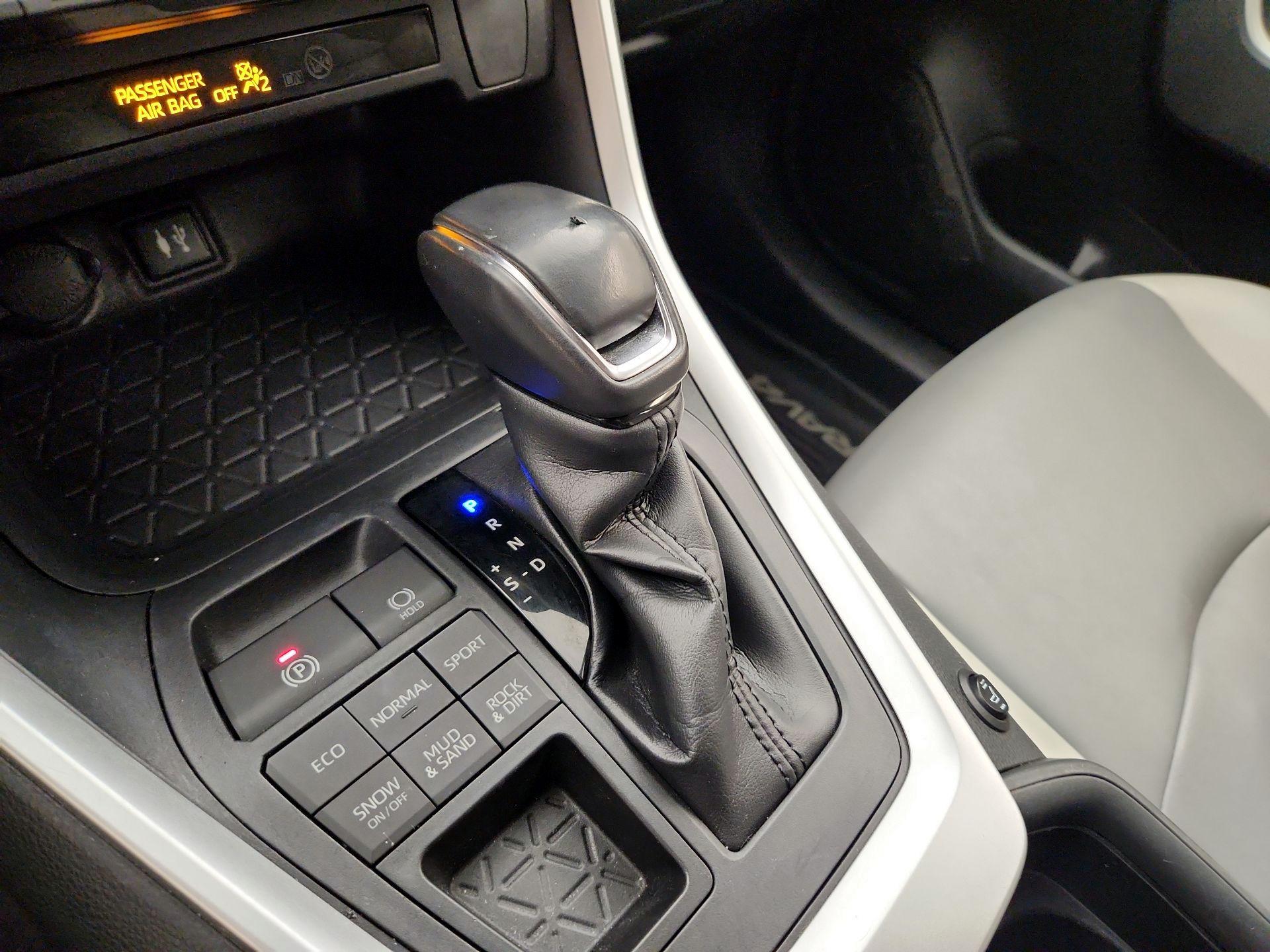 Thumbnail: 2019 Toyota RAV4 - 17