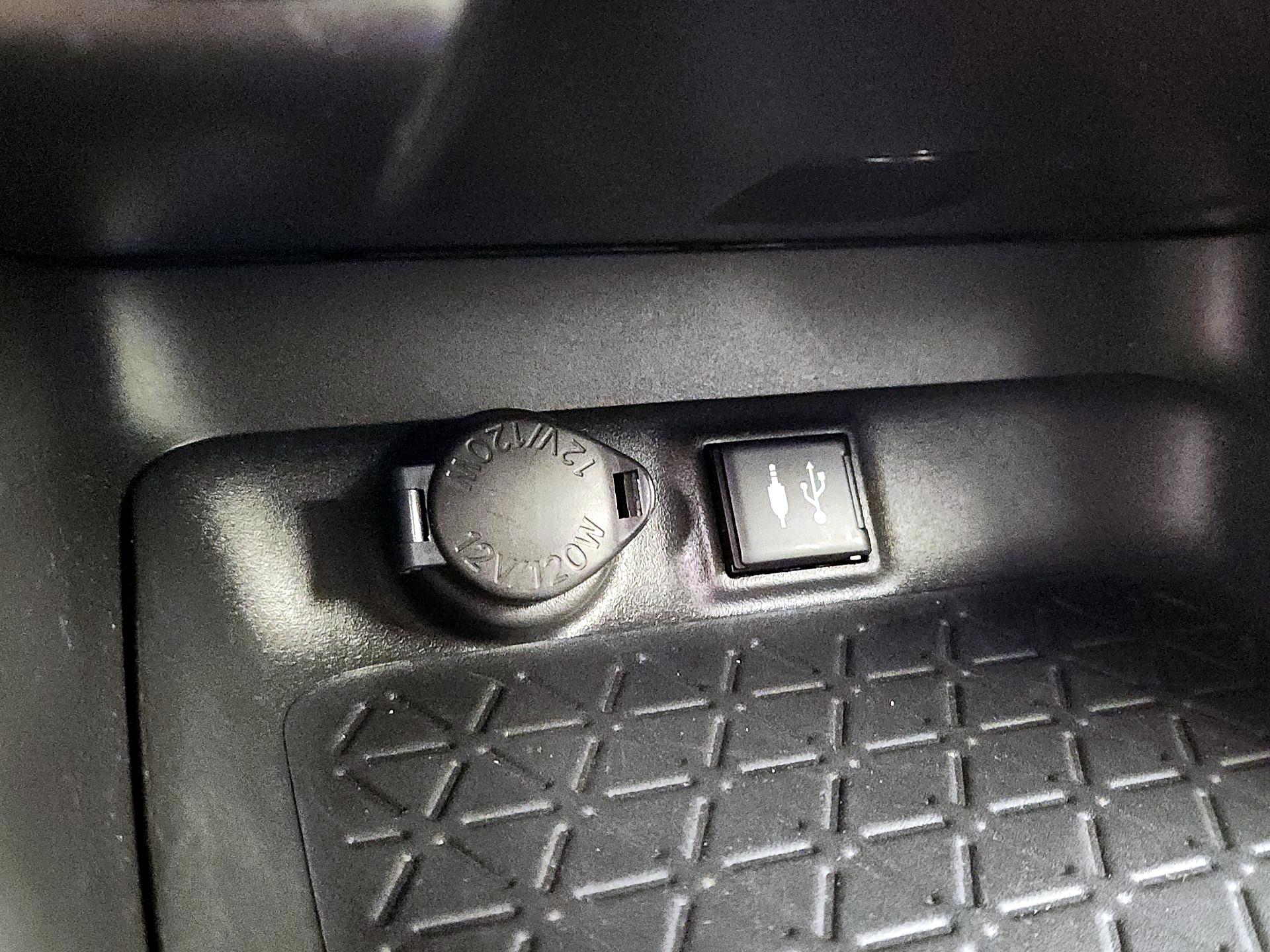 Thumbnail: 2019 Toyota RAV4 - 18