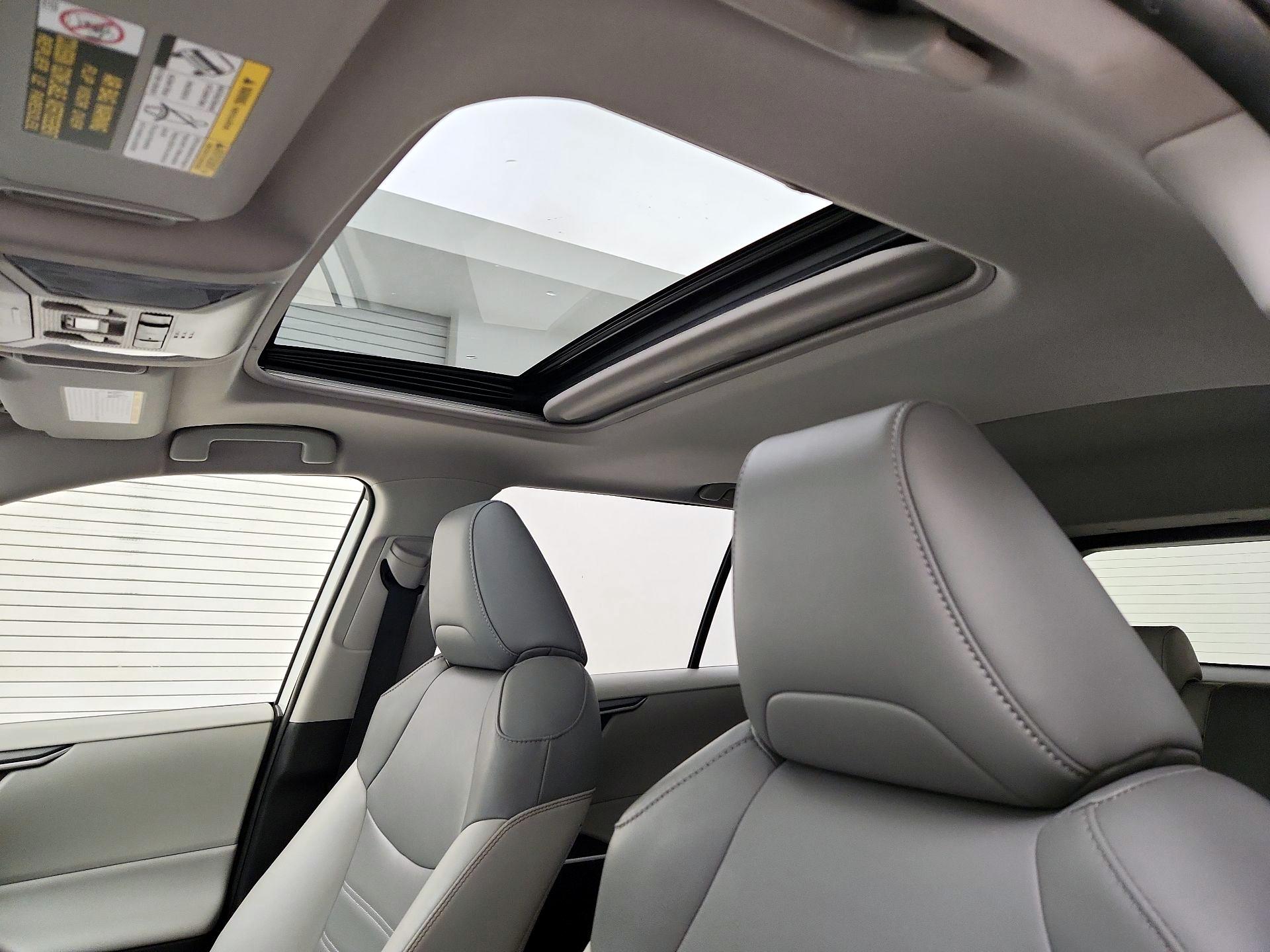 Thumbnail: 2019 Toyota RAV4 - 19