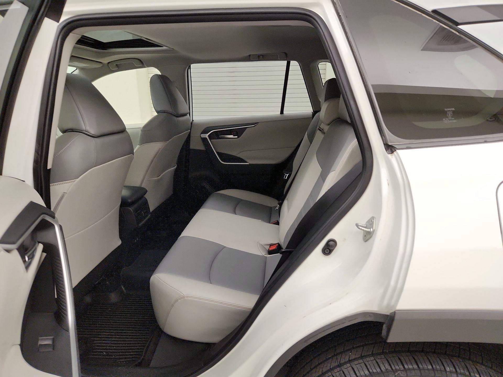 Thumbnail: 2019 Toyota RAV4 - 20