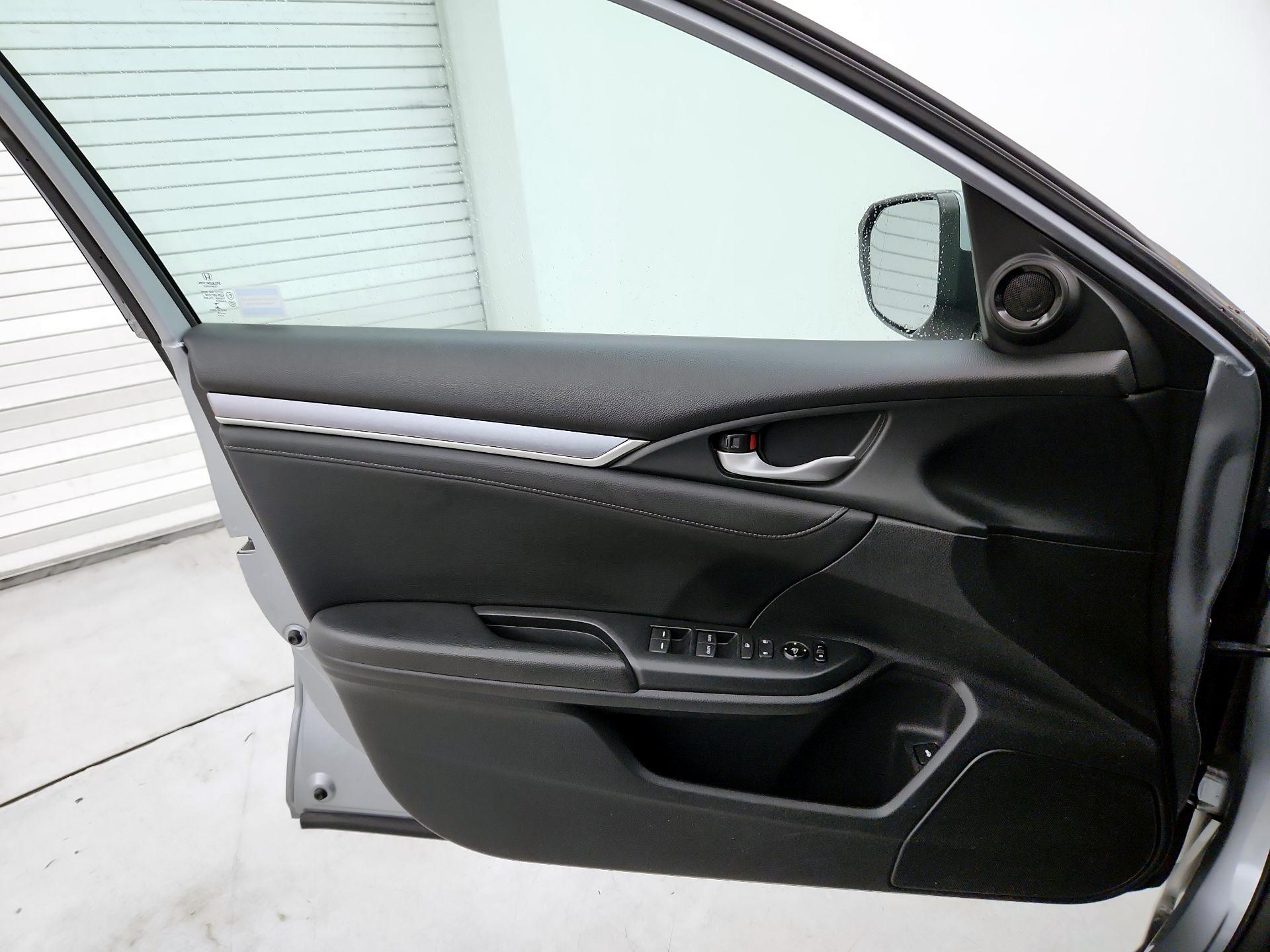 Thumbnail: 2016 Honda Civic - 12