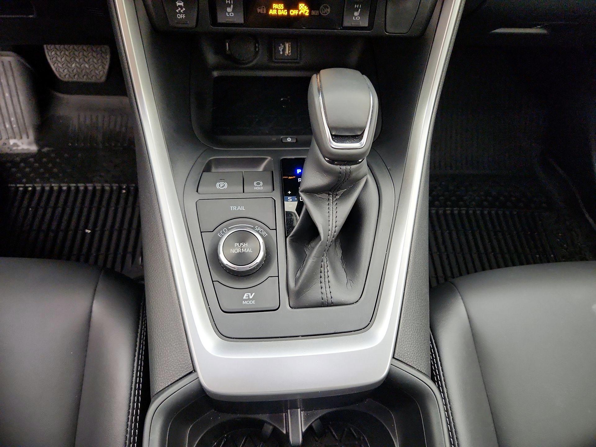 Thumbnail: 2024 Toyota RAV4 - 17