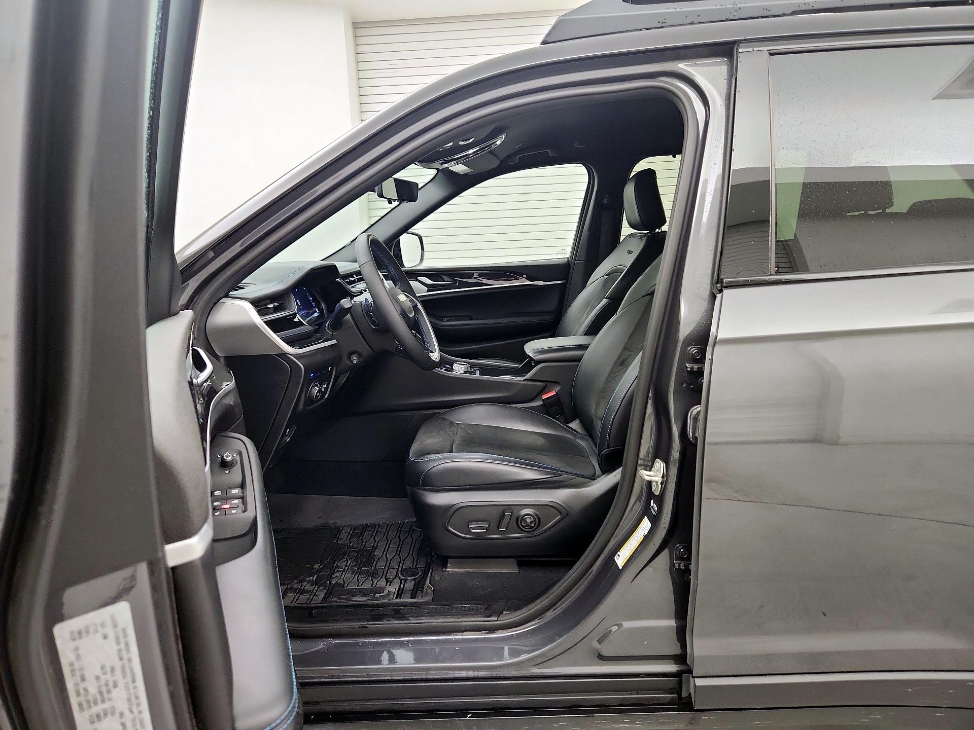 Thumbnail: 2023 Jeep Grand Cherokee - 11