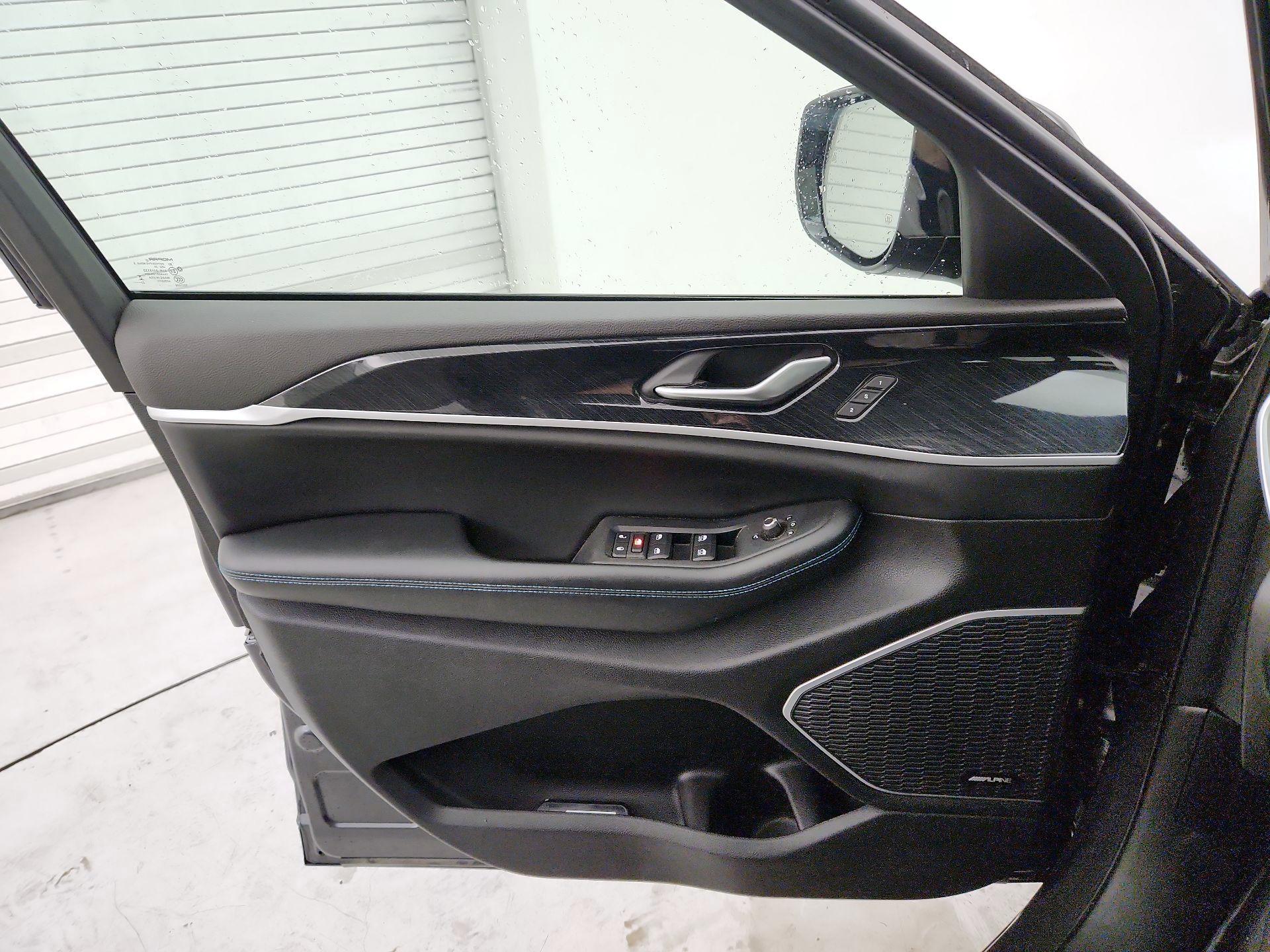 Thumbnail: 2023 Jeep Grand Cherokee - 12