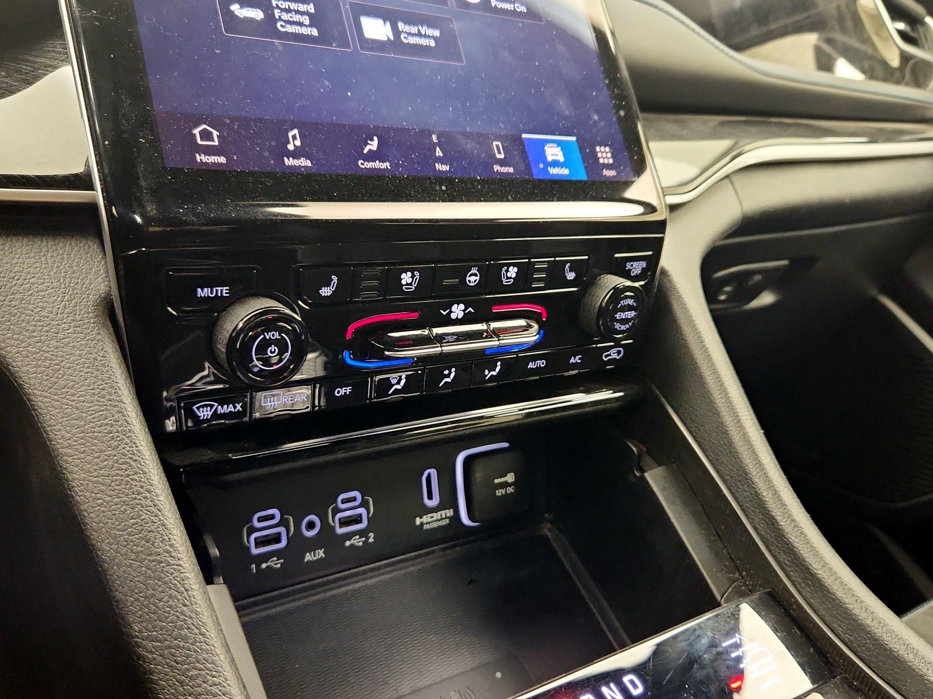 Thumbnail: 2023 Jeep Grand Cherokee - 17