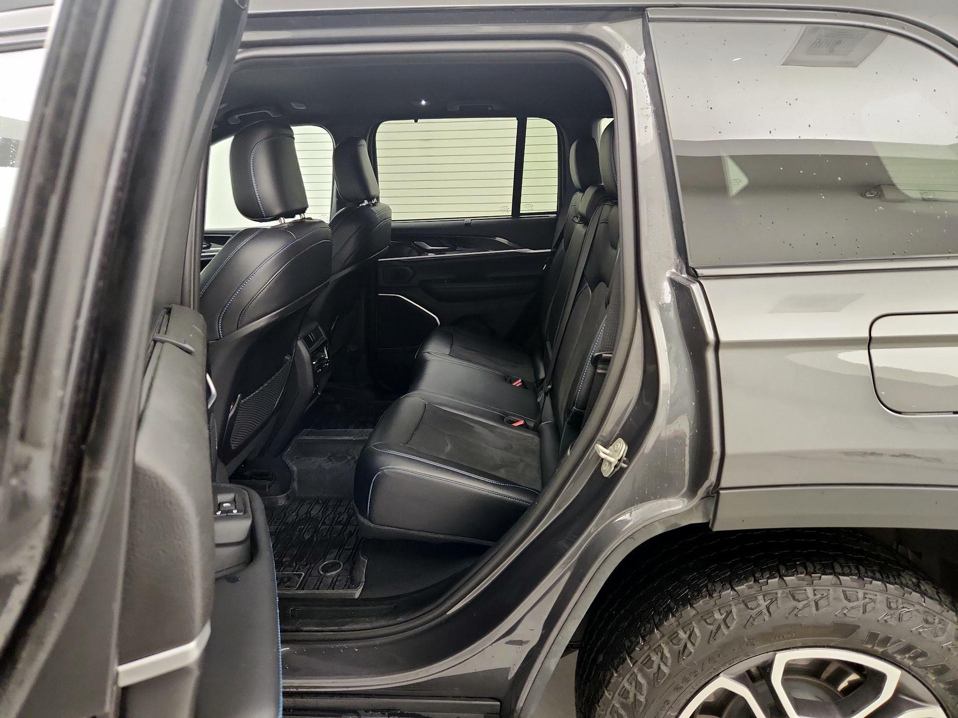 Thumbnail: 2023 Jeep Grand Cherokee - 20