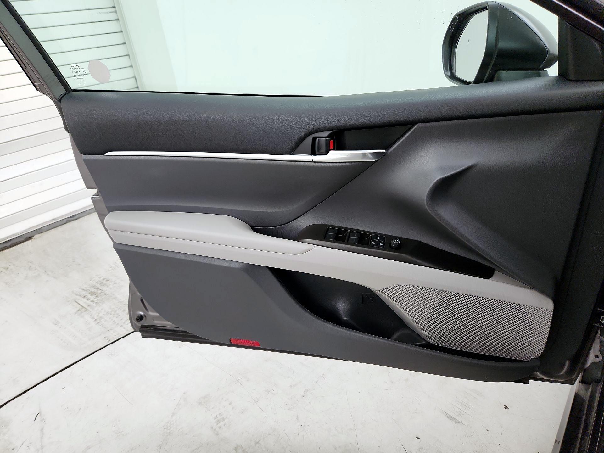 Thumbnail: 2022 Toyota Camry - 12