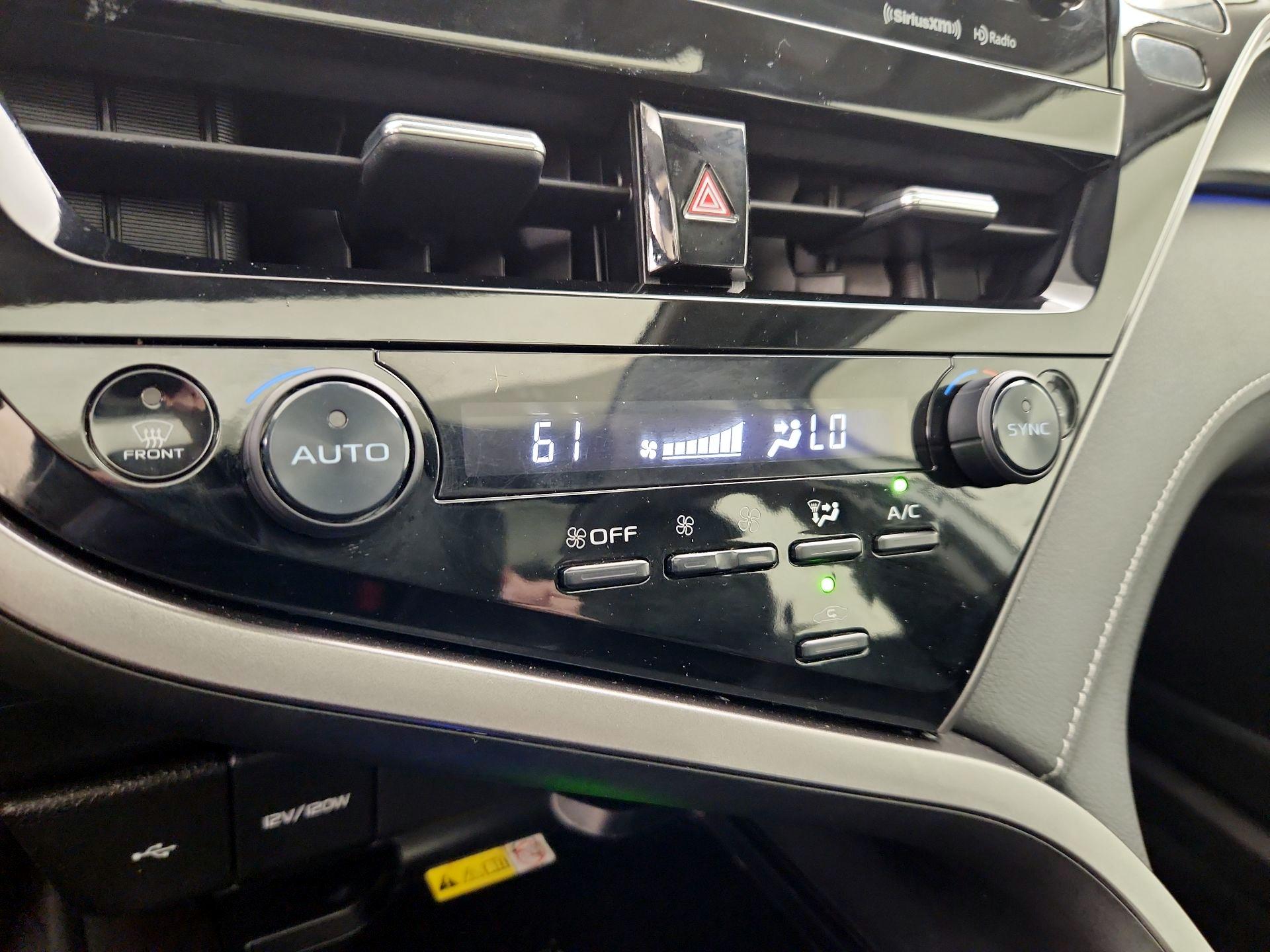 Thumbnail: 2022 Toyota Camry - 16