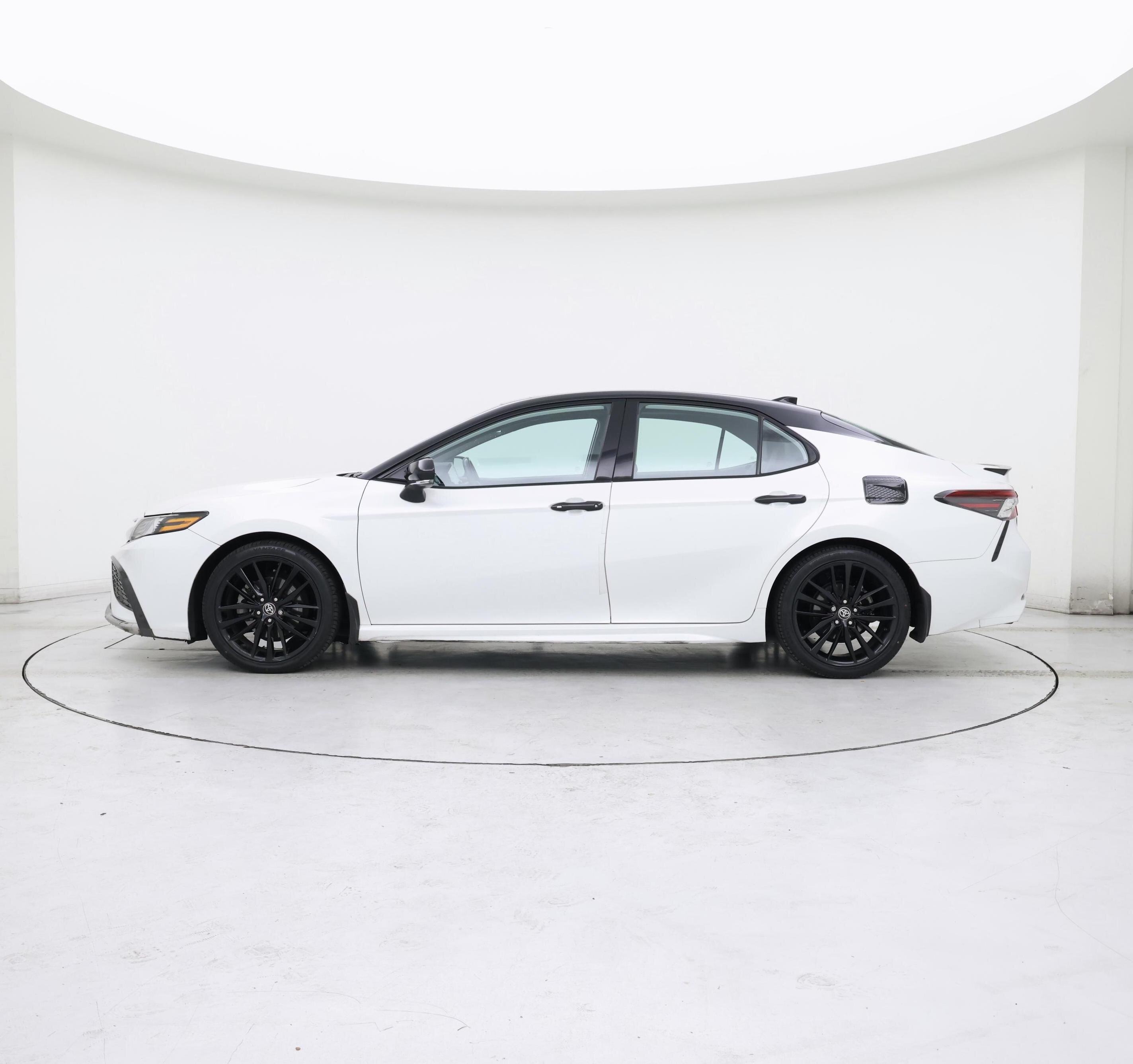 Thumbnail: 2022 Toyota Camry - 3