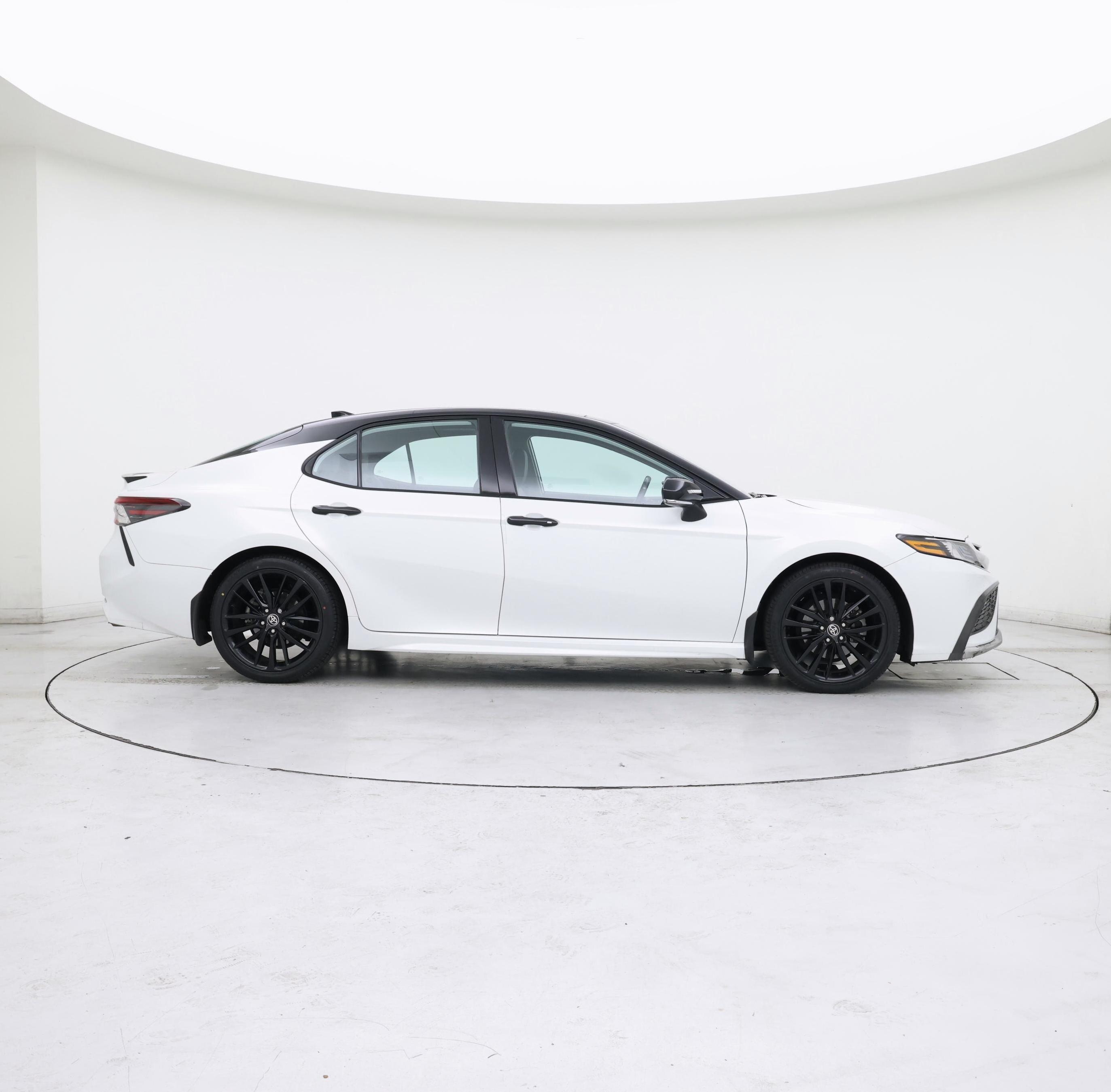 Thumbnail: 2022 Toyota Camry - 7