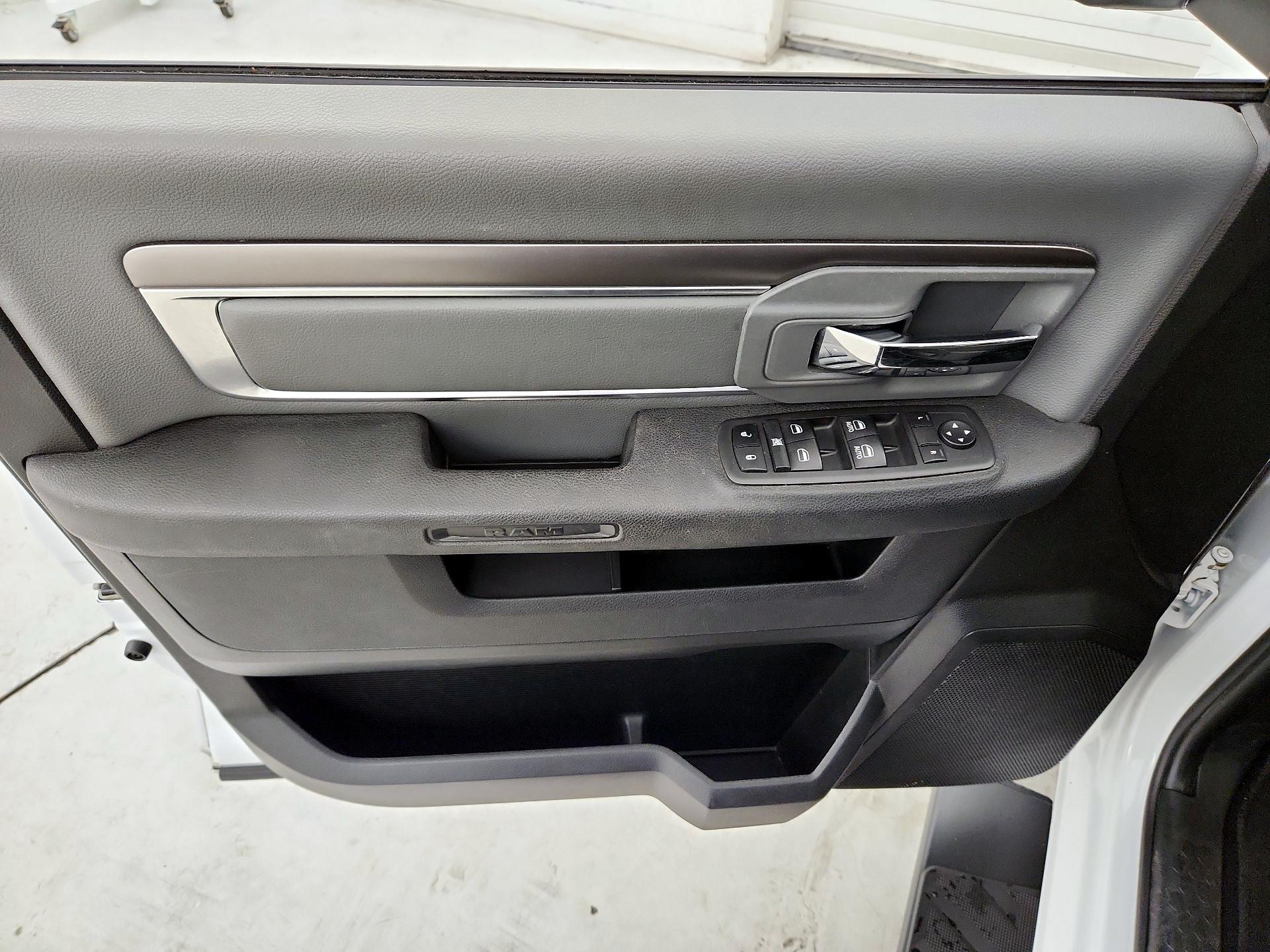 Thumbnail: 2021 RAM 1500 Classic - 12