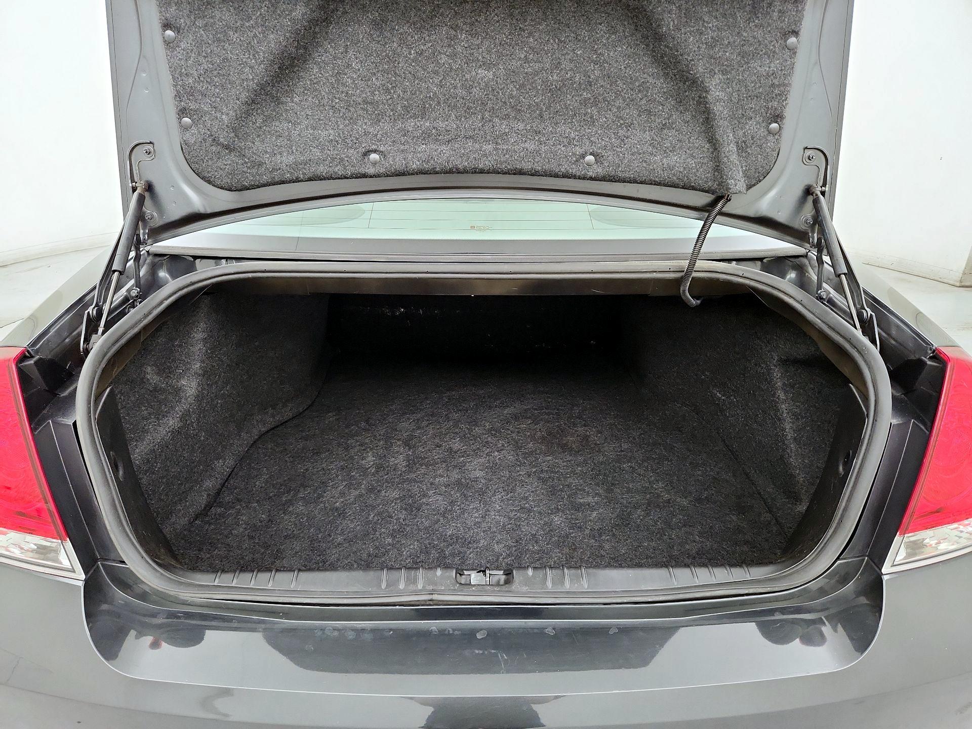 Thumbnail: 2015 Chevrolet Impala - 19