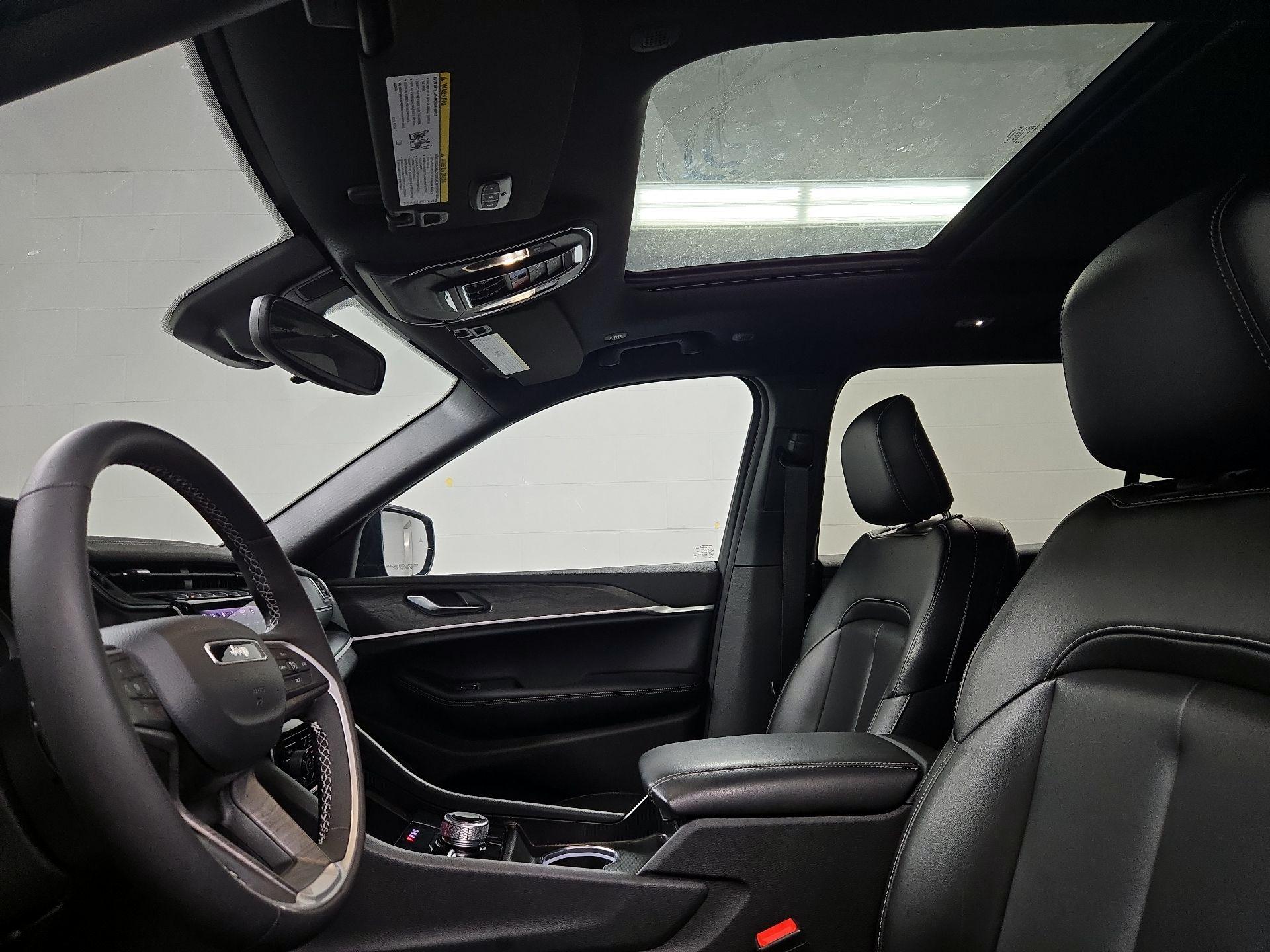 Thumbnail: 2024 Jeep Grand Cherokee L - 20